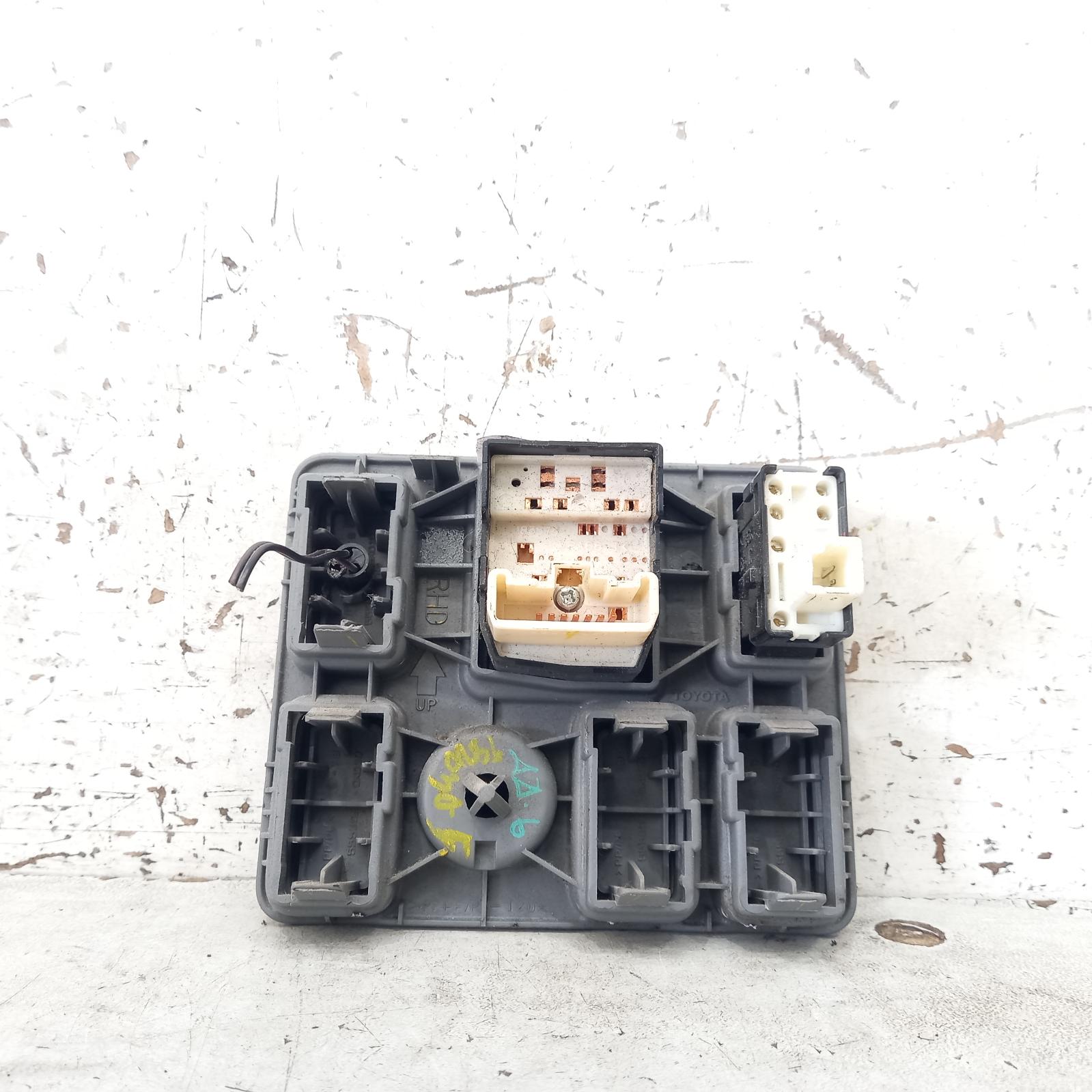 View Auto part Misc Switch/Relay Toyota Hilux 2008