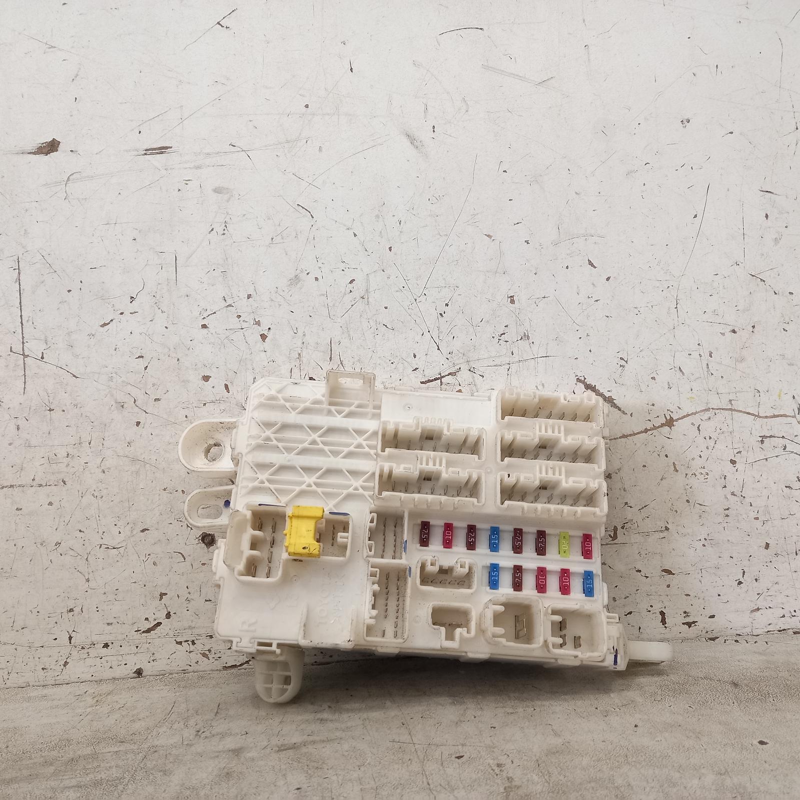 View Auto part Fuse Box Toyota Hilux 2008