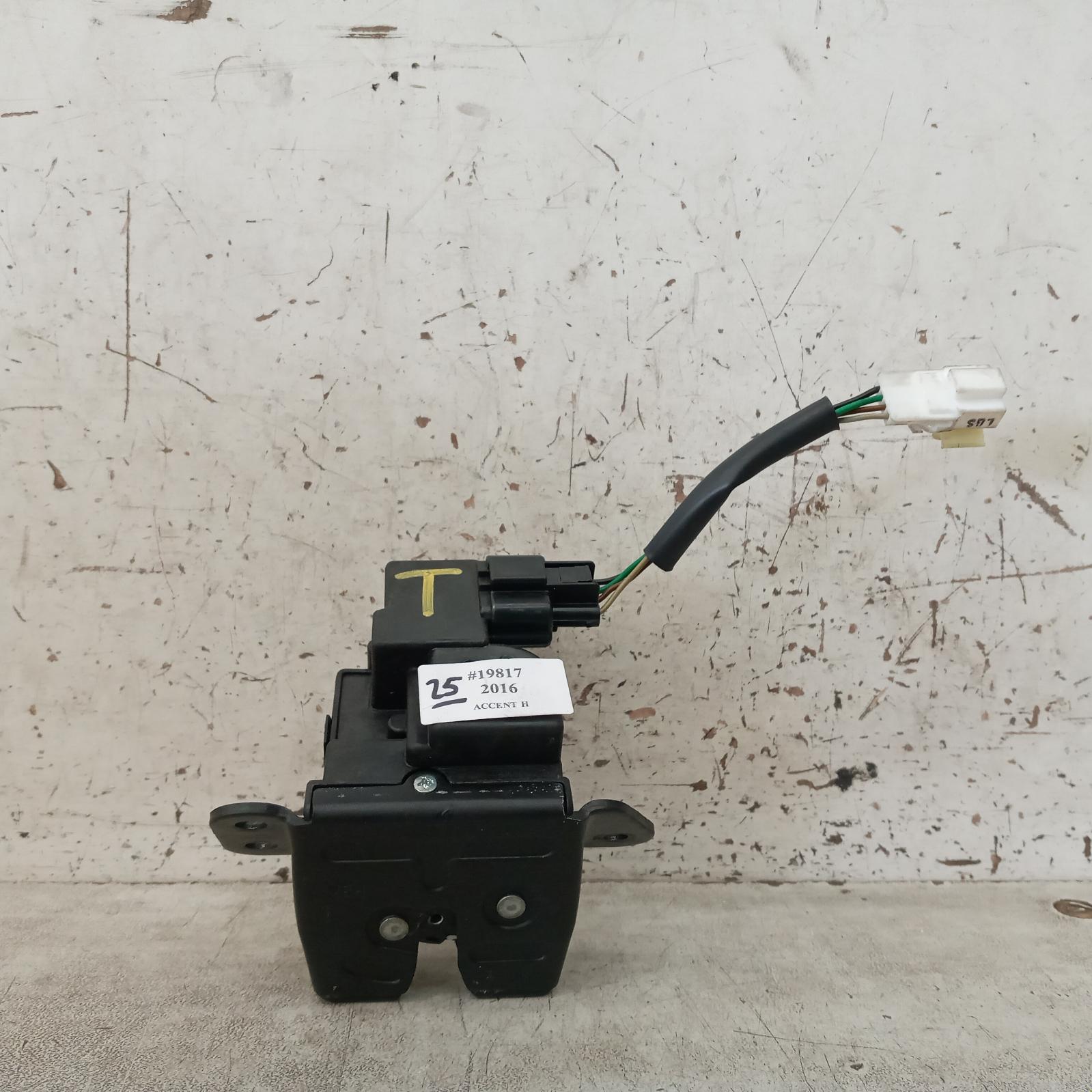 View Auto part Door/Boot/Gate Lock Hyundai Accent 2016