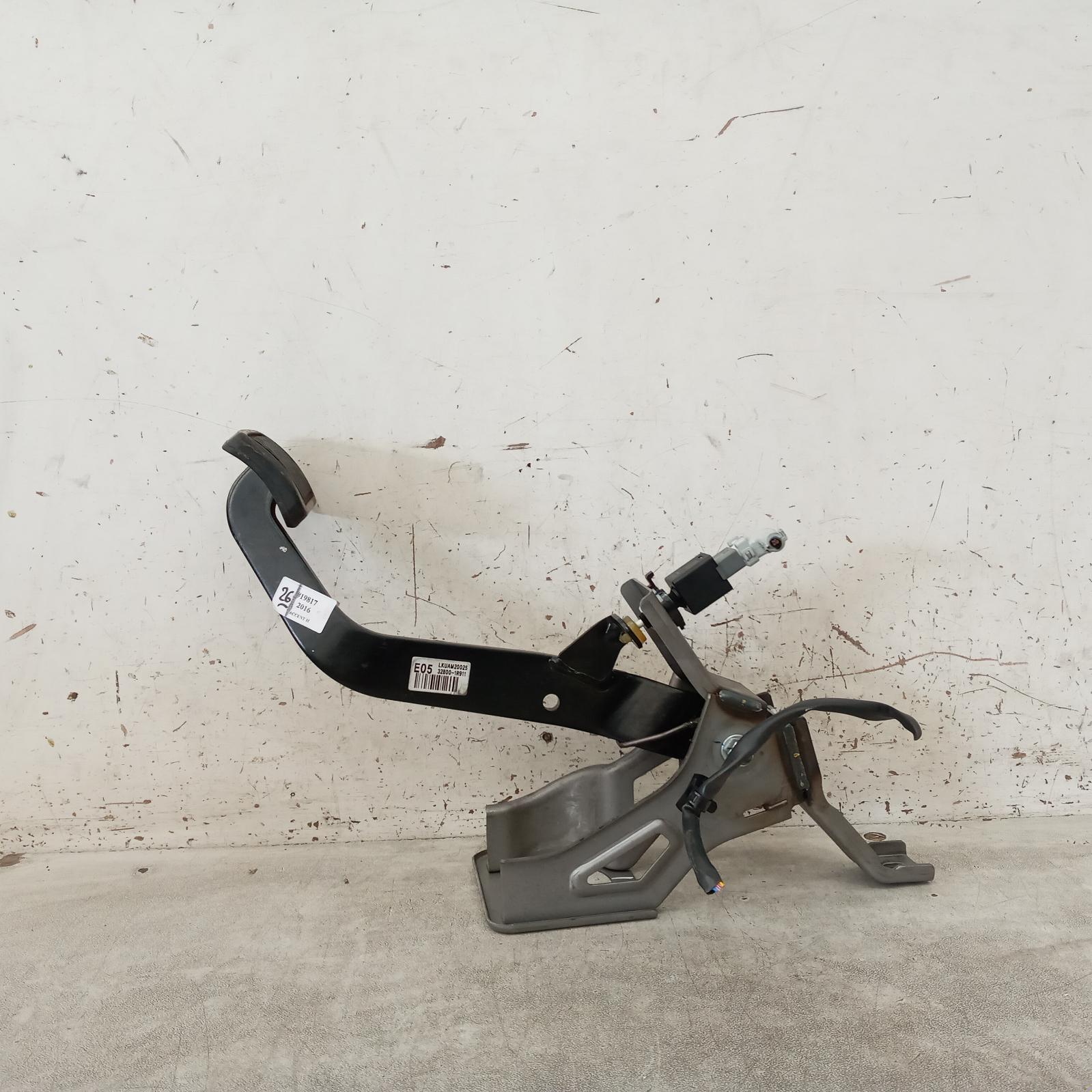 View Auto part Pedal Assembly Hyundai Accent 2016