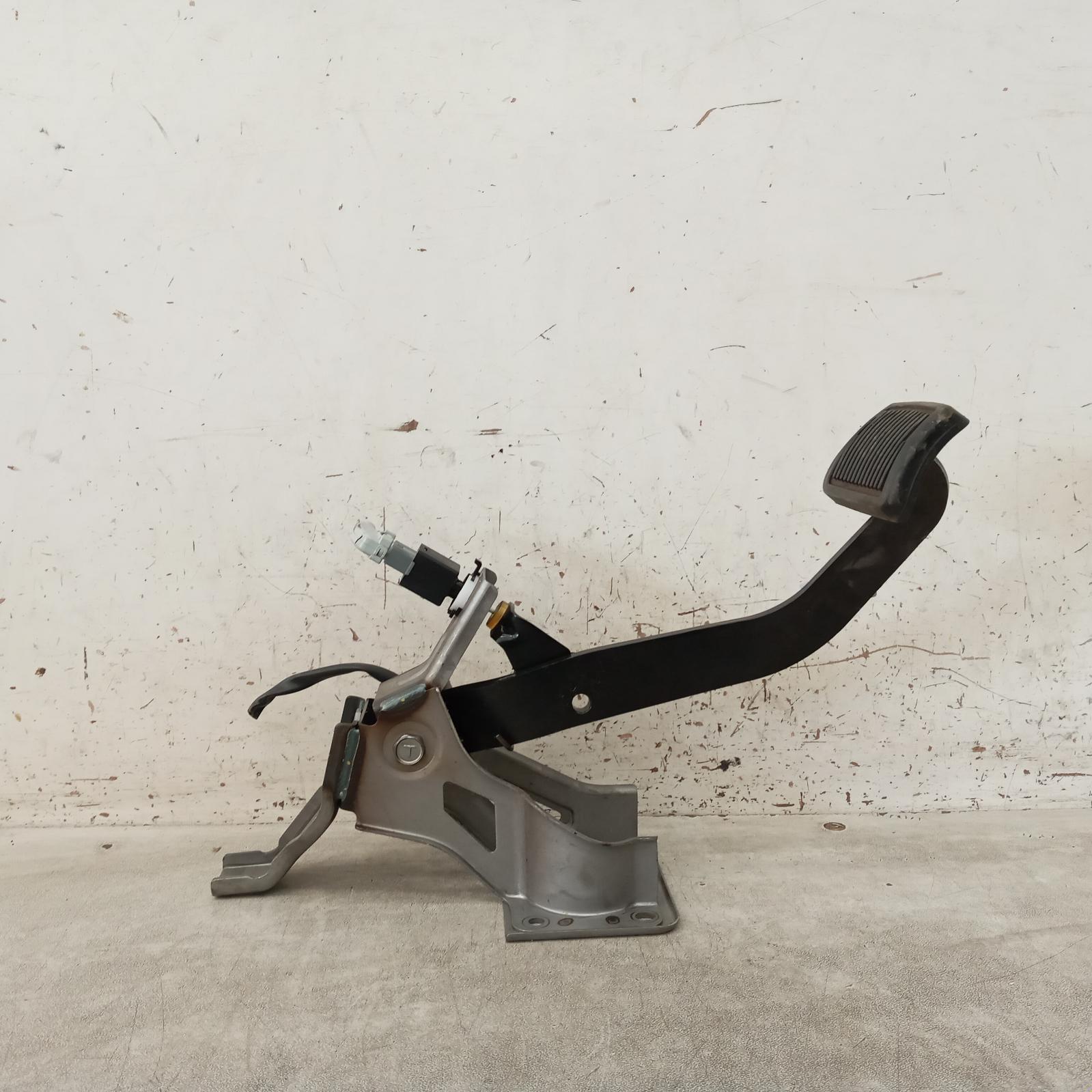 View Auto part Pedal Assembly Hyundai Accent 2016