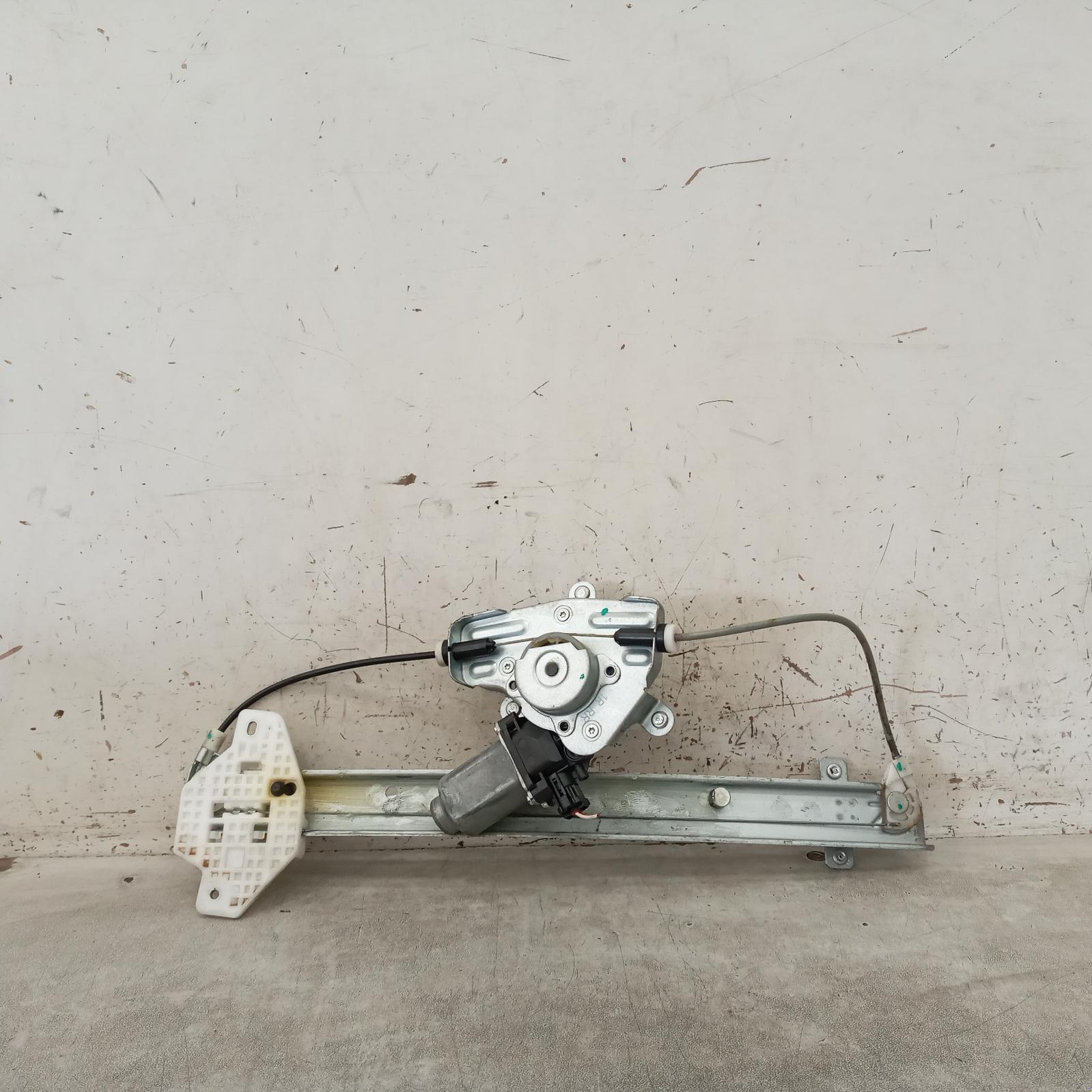 View Auto part Right Rear Wnd Reg/Motor Hyundai Accent 2016