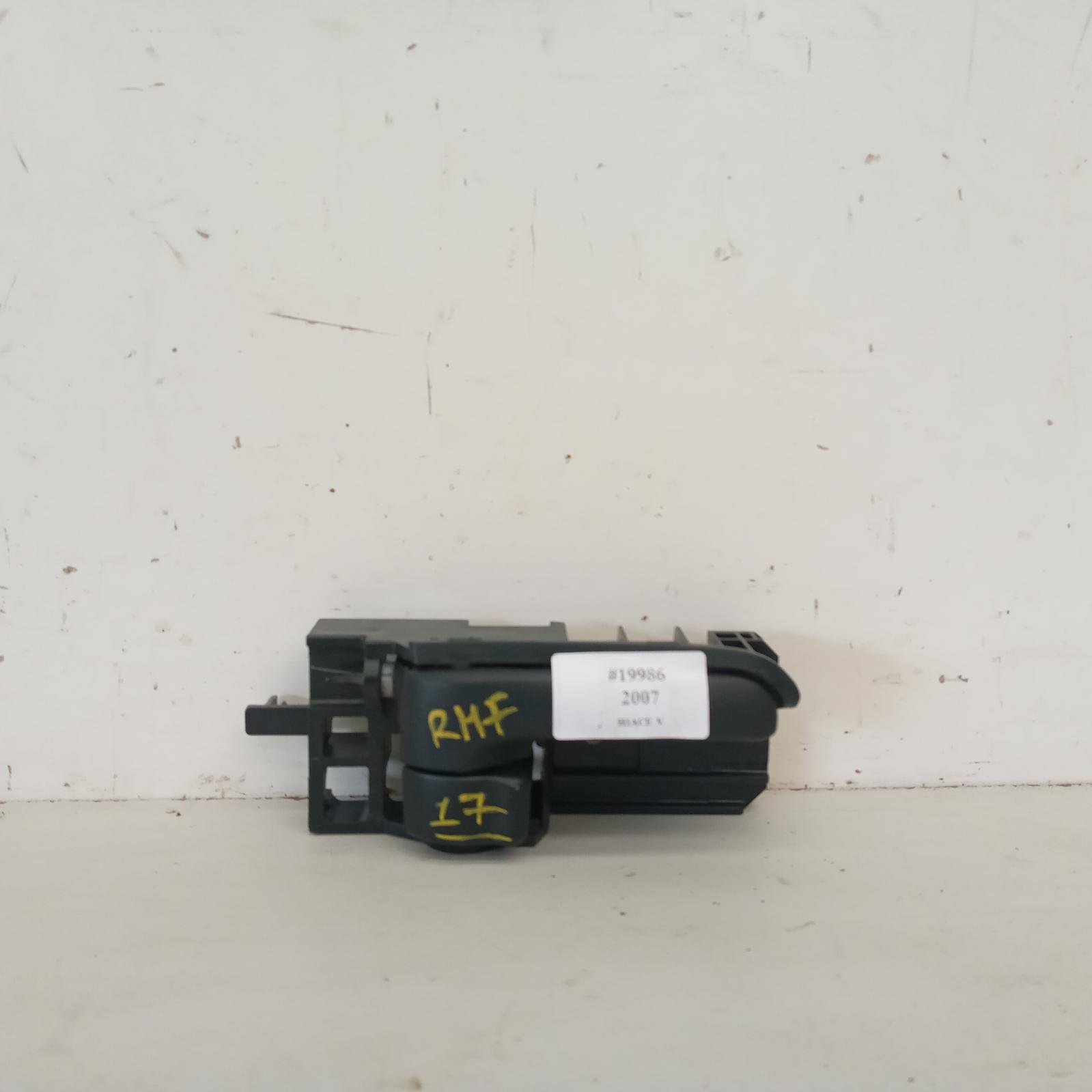 View Auto part Door Handle Toyota Hiace 2007