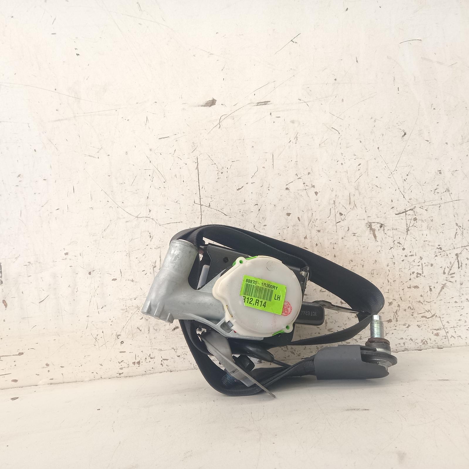 View Auto part Seatbelt/Stalk Hyundai Accent 2012