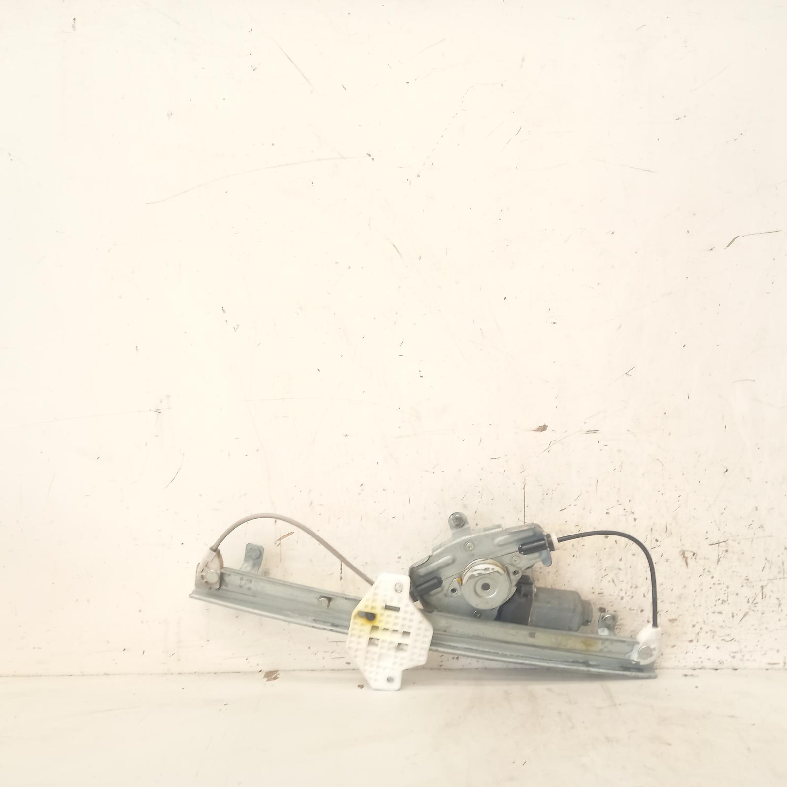 View Auto part Left Rear Wnd Reg/Motor Hyundai Accent 2012