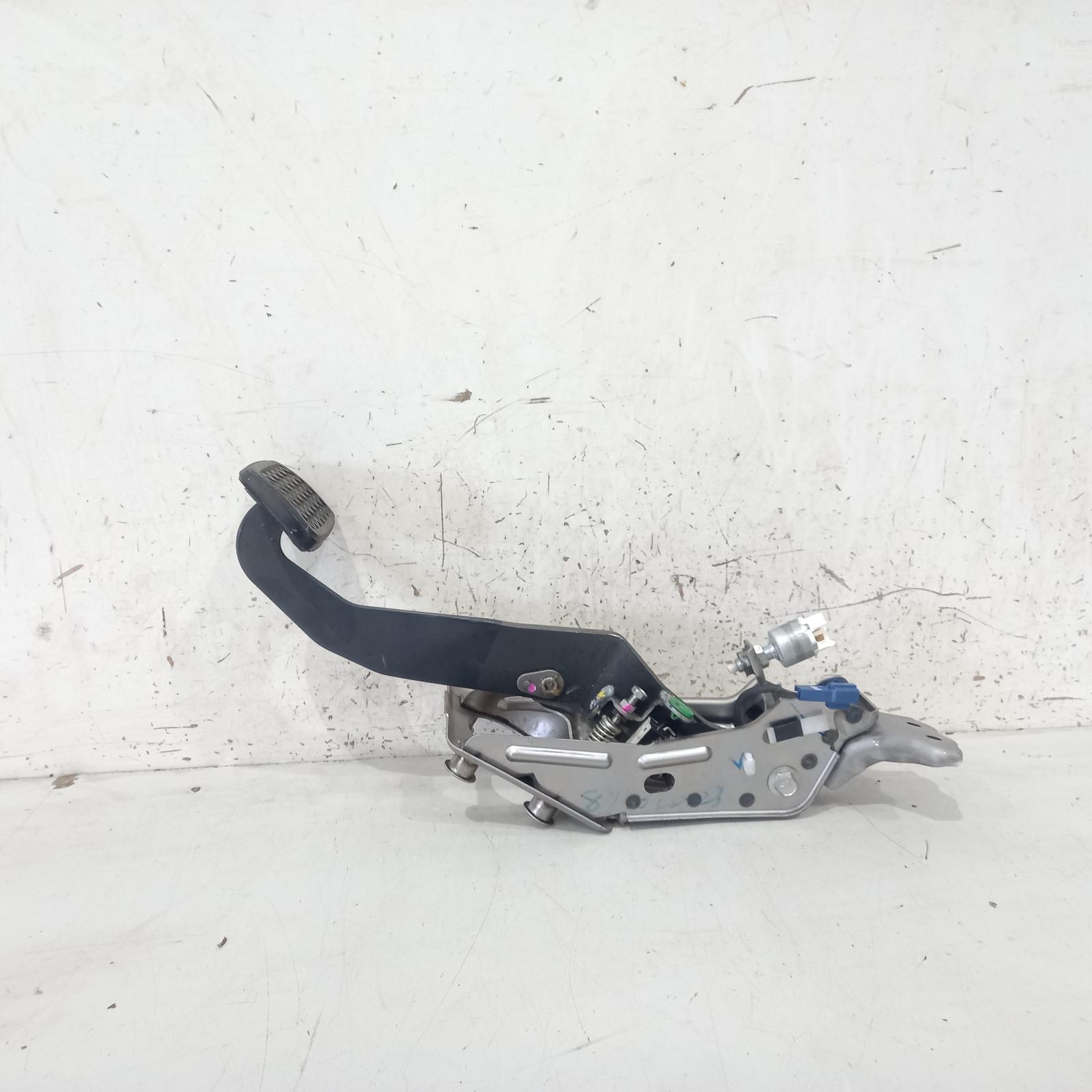 View Auto part Pedal Assembly Toyota Kluger 2012