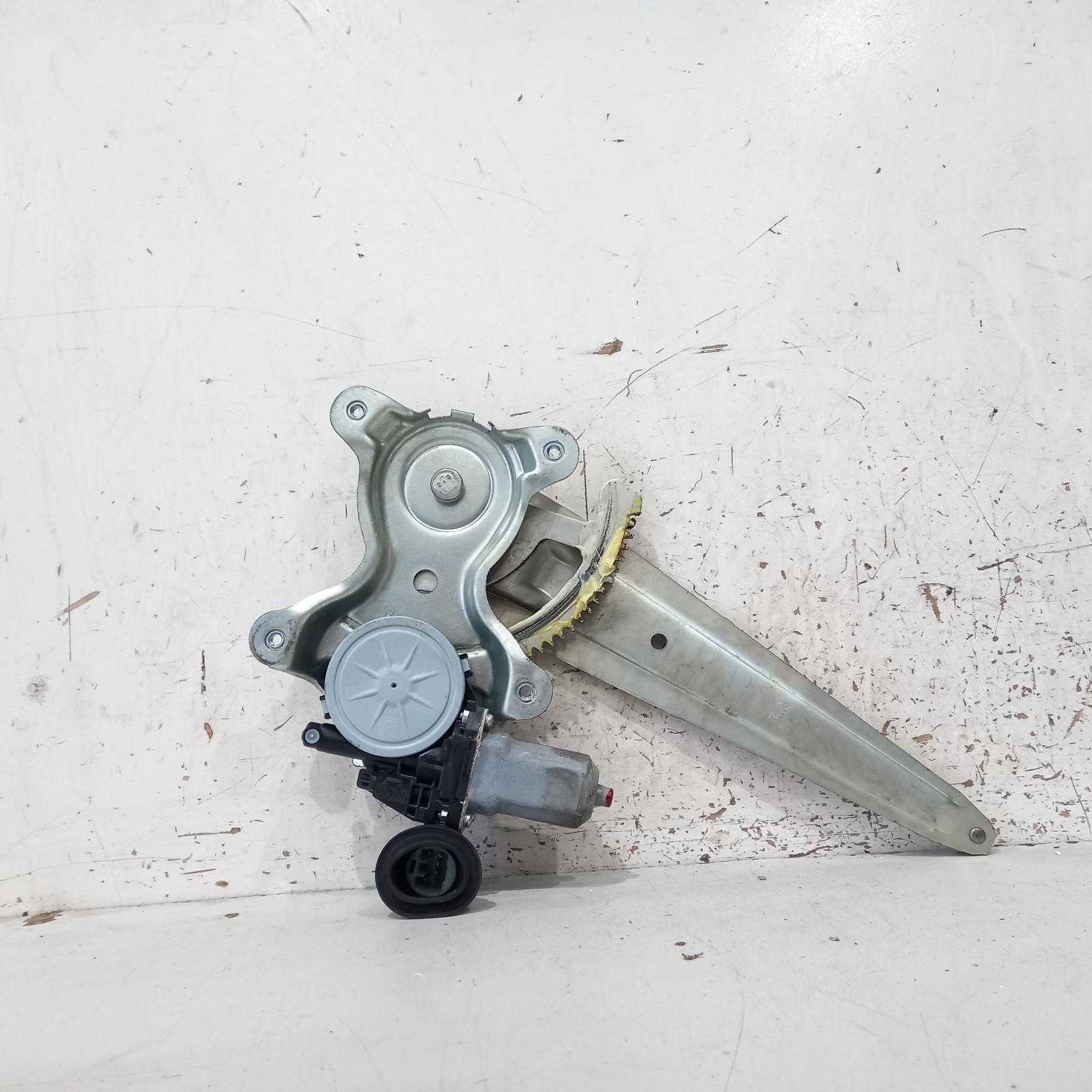 View Auto part Right Rear Wnd Reg/Motor Toyota Kluger 2012