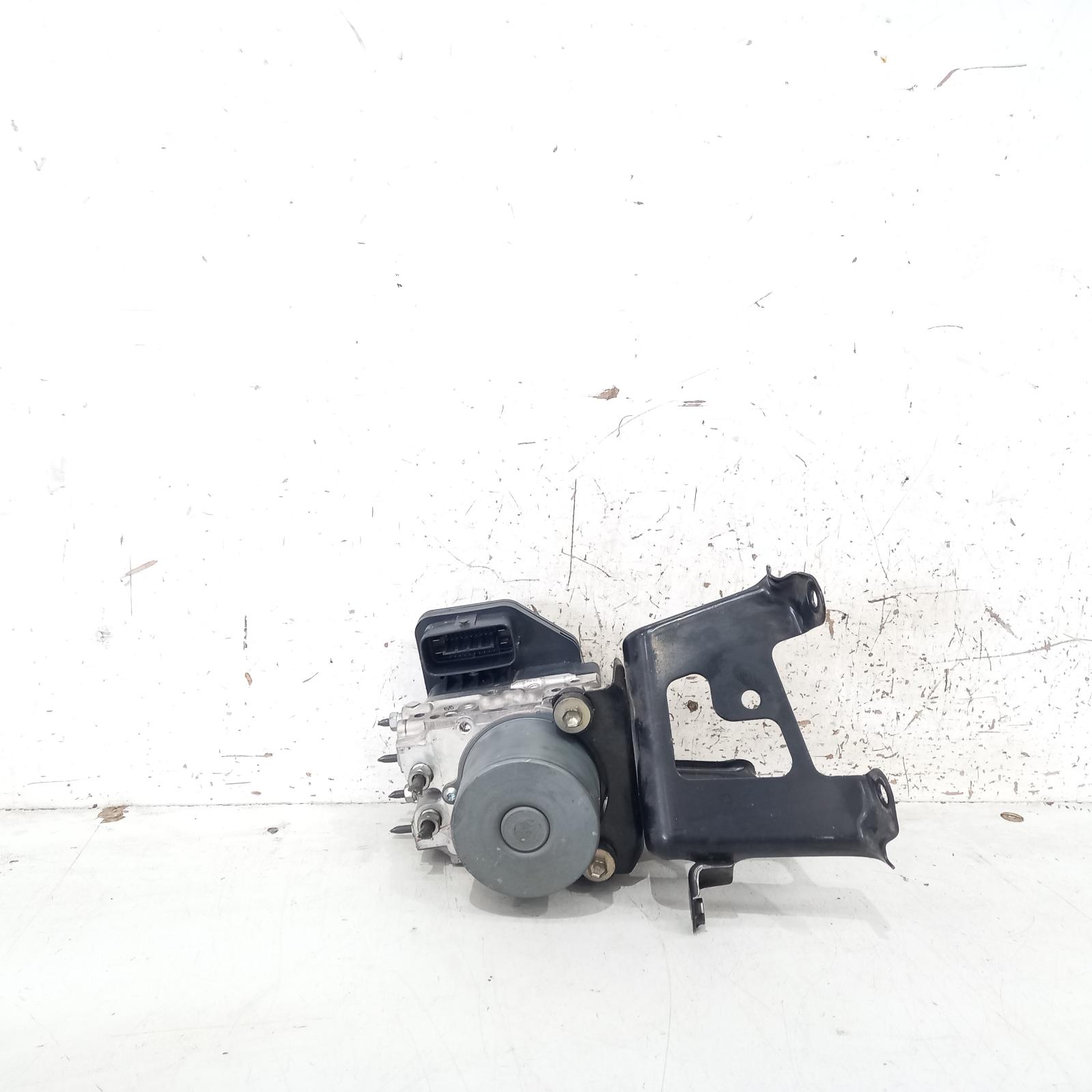 2012 Toyota Kluger Abs Pump/Modulator View Auto part Abs Pump/Modulator Toyota Kluger 2012