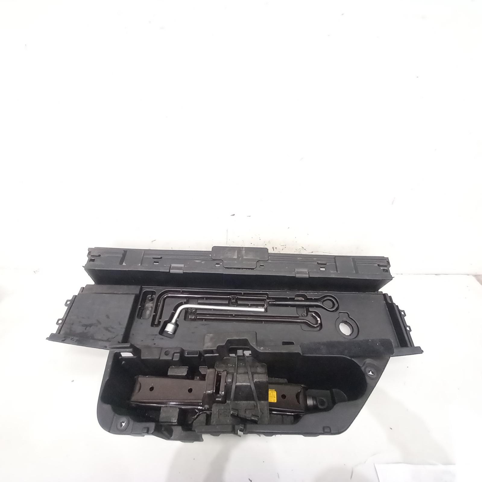 2012 Toyota Kluger Jack/Tool Kit View Auto part Jack/Tool Kit Toyota Kluger 2012