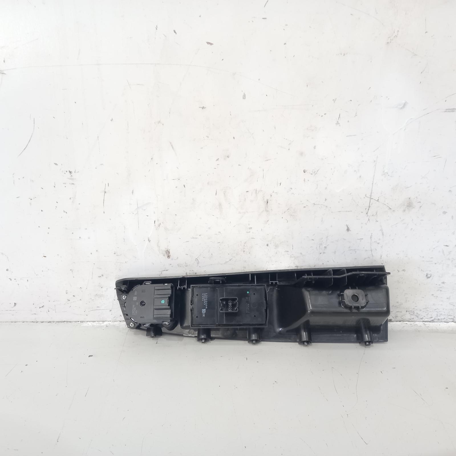 View Auto part Pwr Dr Wind Switch Holden Cruze 2012