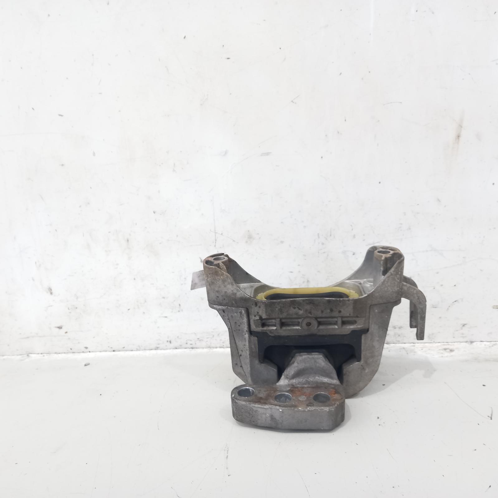 View Auto part Mount Holden Cruze 2012