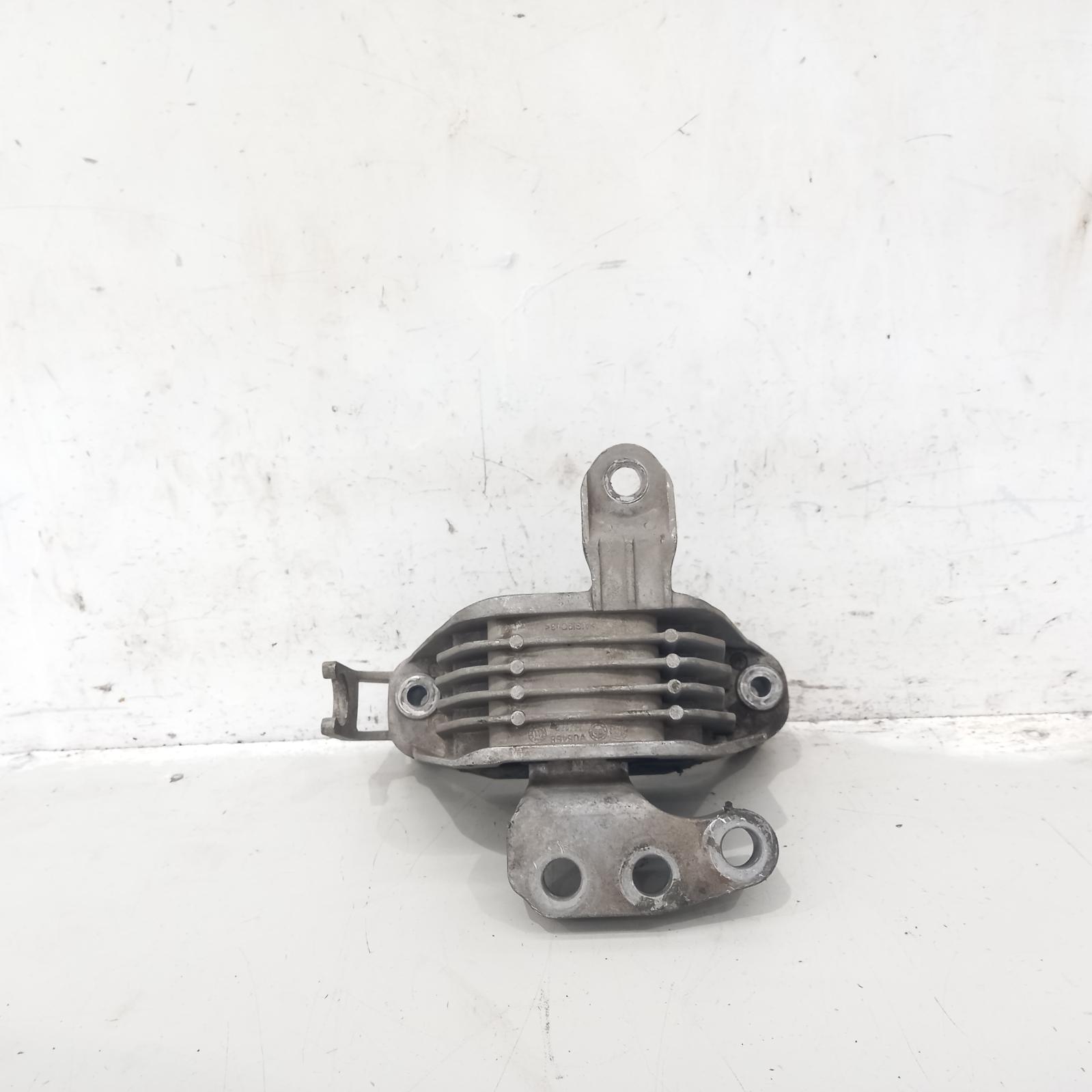 View Auto part Mount Holden Cruze 2012