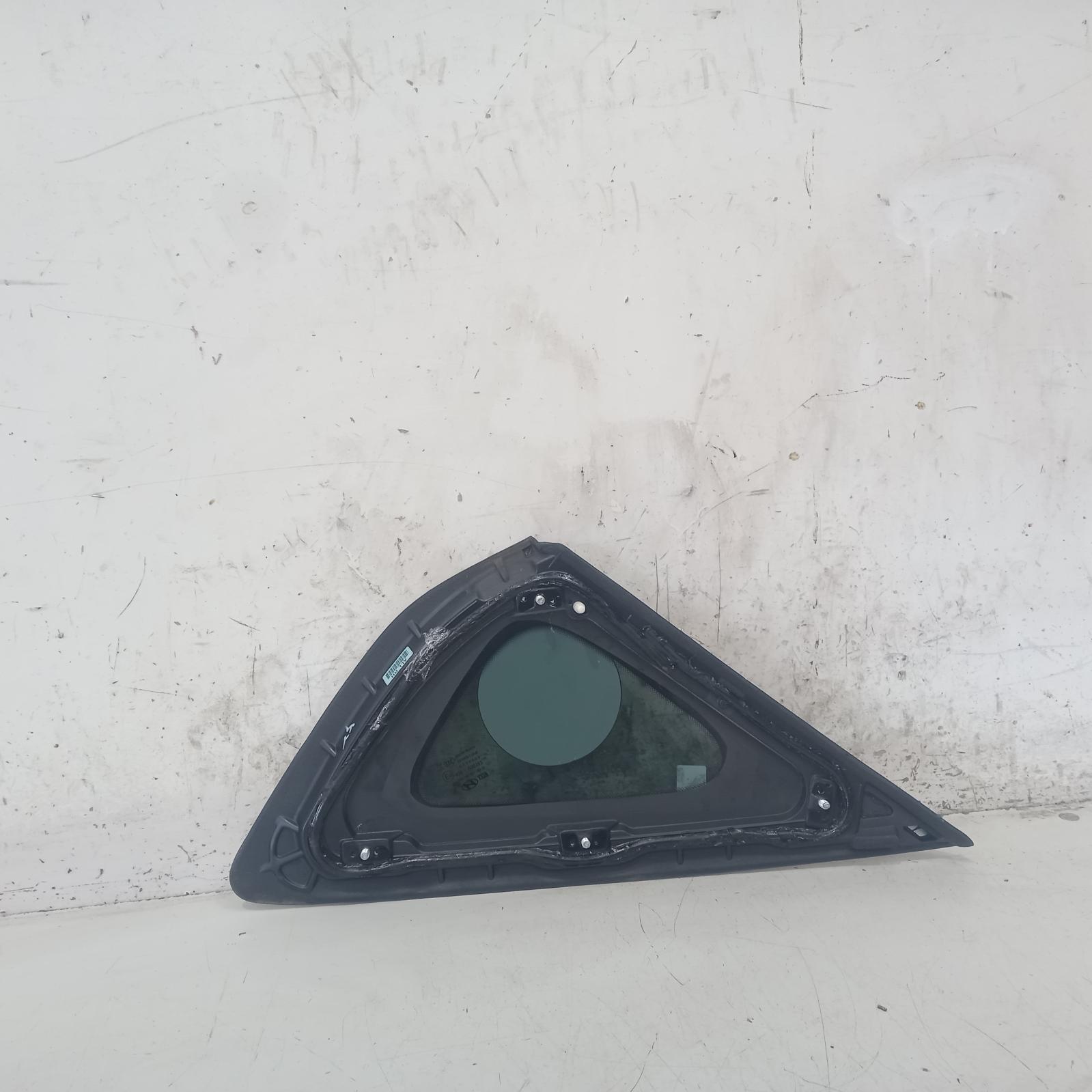 View Auto part Right Rear Side Glass Hyundai Genesis 2016