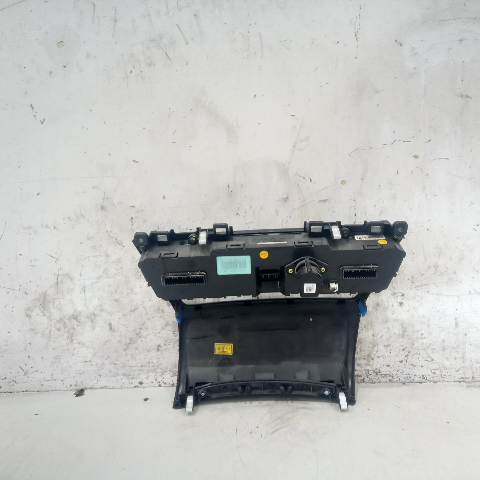 View Auto part Heater/Ac Controls Hyundai Genesis 2016