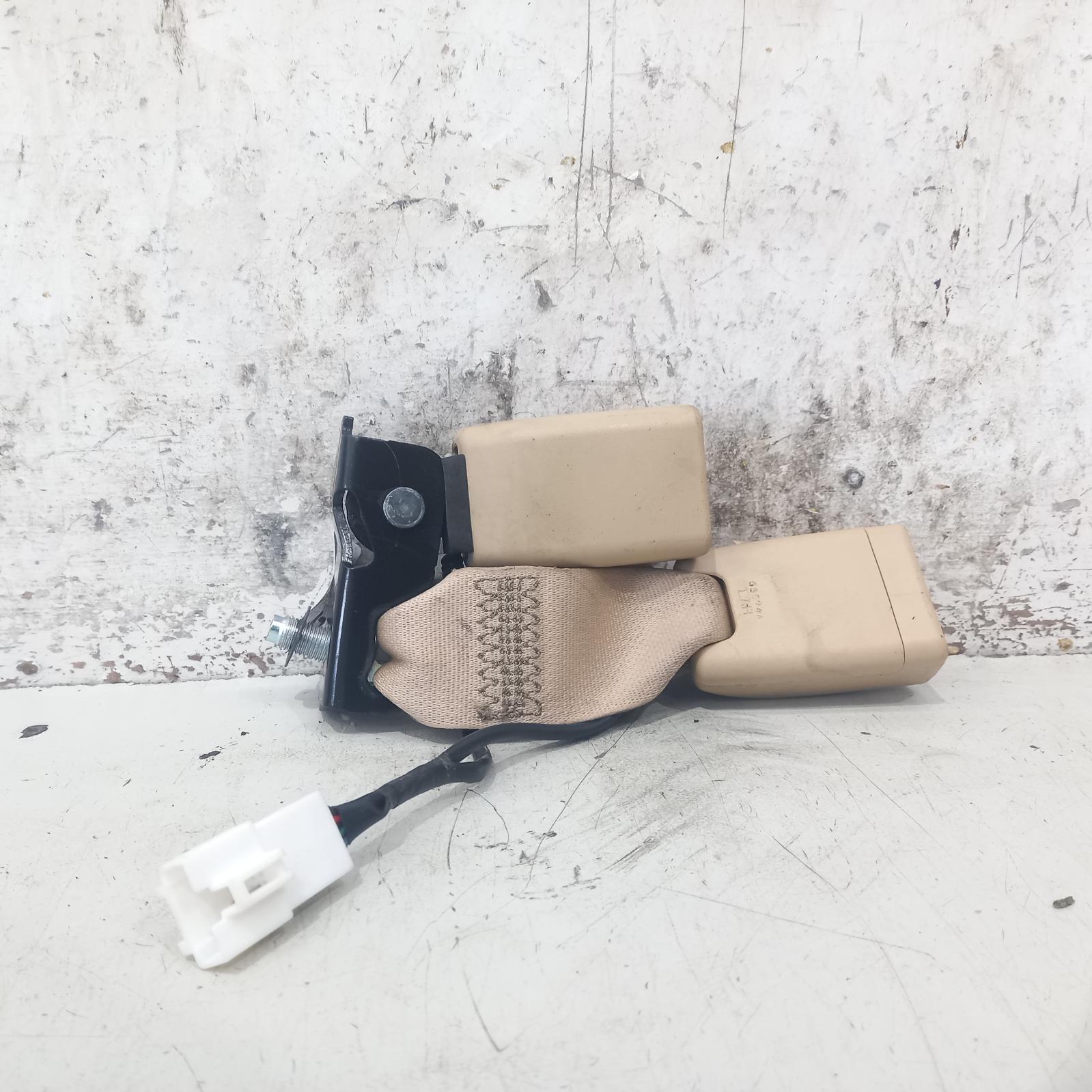 View Auto part Seatbelt/Stalk Hyundai Genesis 2016