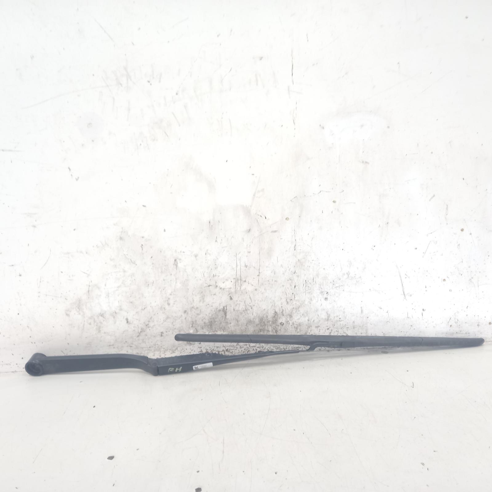 View Auto part Wiper Arm Hyundai Genesis 2016