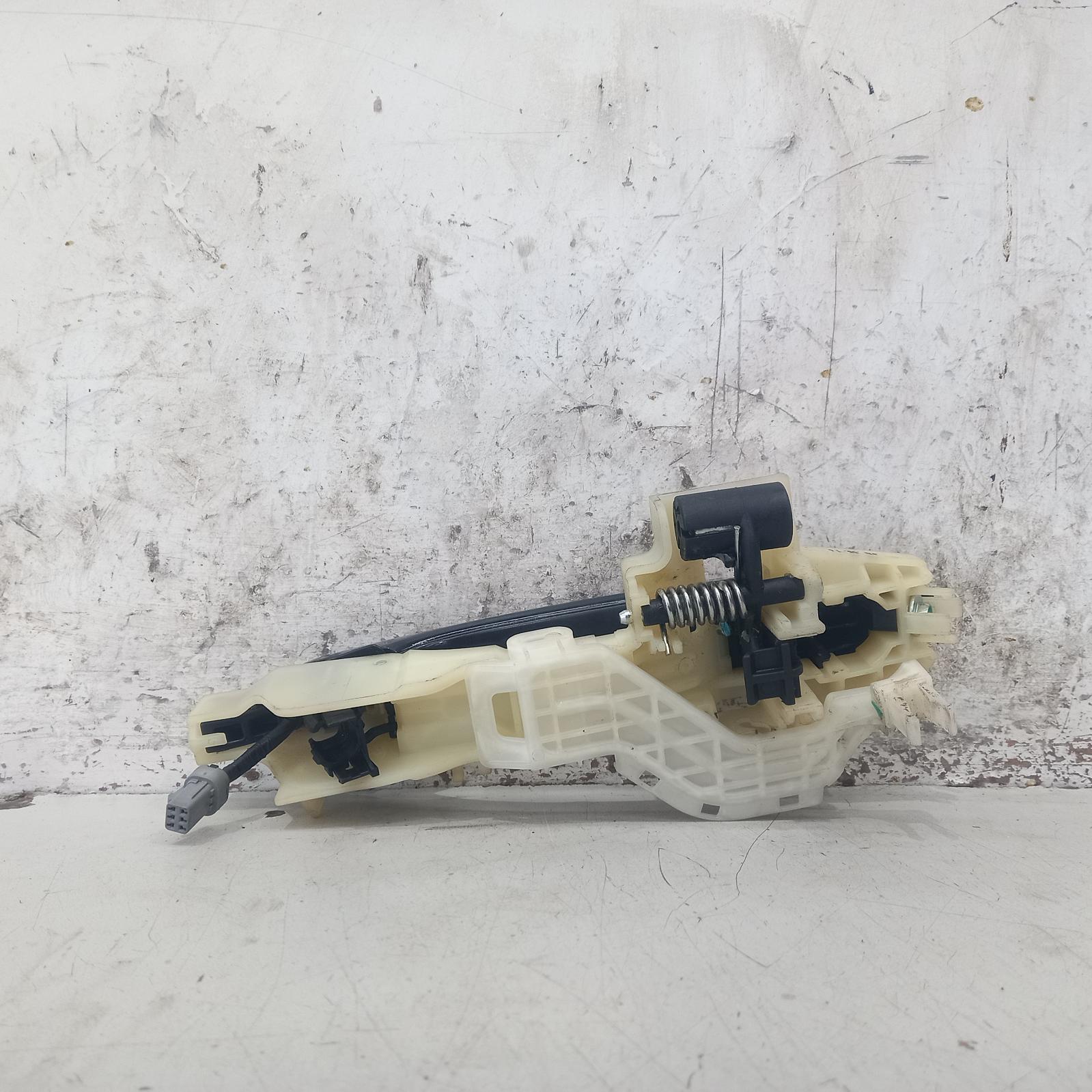 View Auto part Door Handle Hyundai Genesis 2016