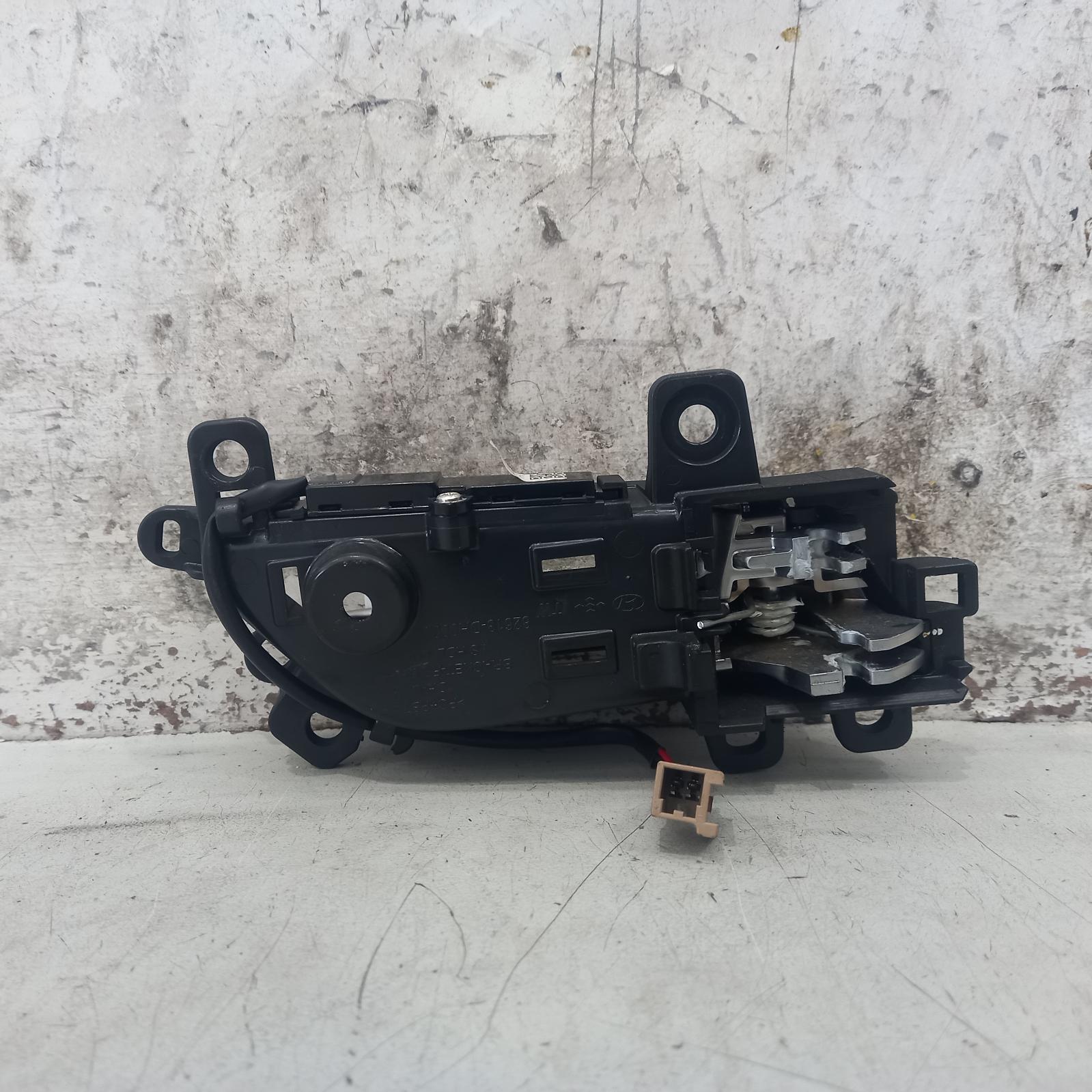 2016 Hyundai Genesis Door Handle View Auto part Door Handle Hyundai Genesis 2016