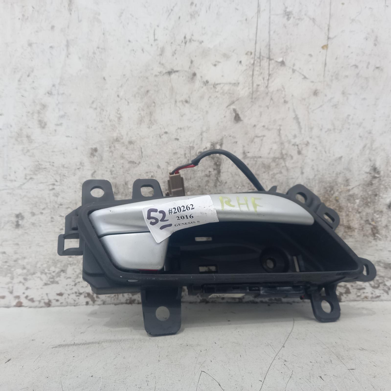 View Auto part Door Handle Hyundai Genesis 2016