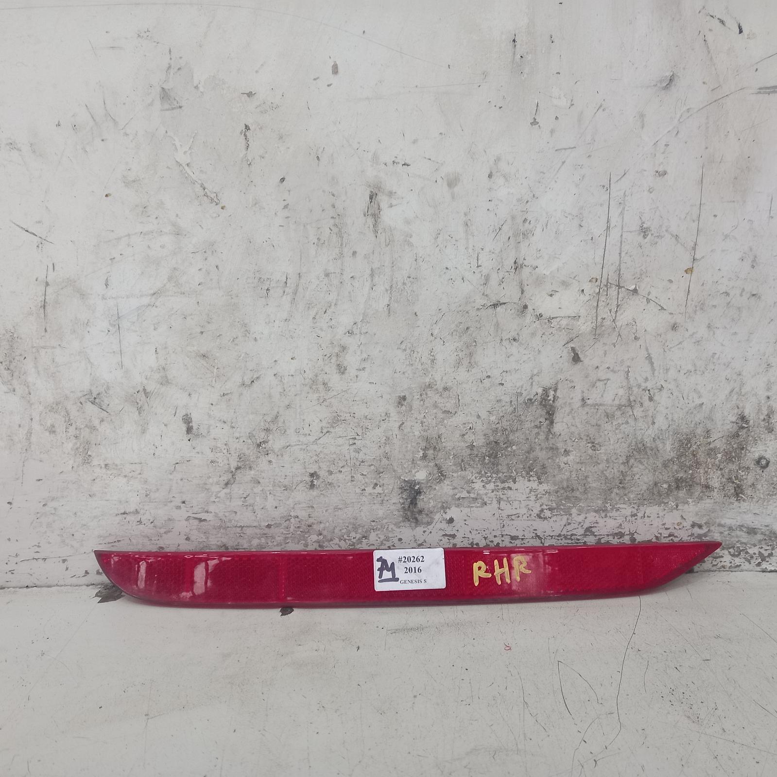 View Auto part Right Taillight Hyundai Genesis 2016