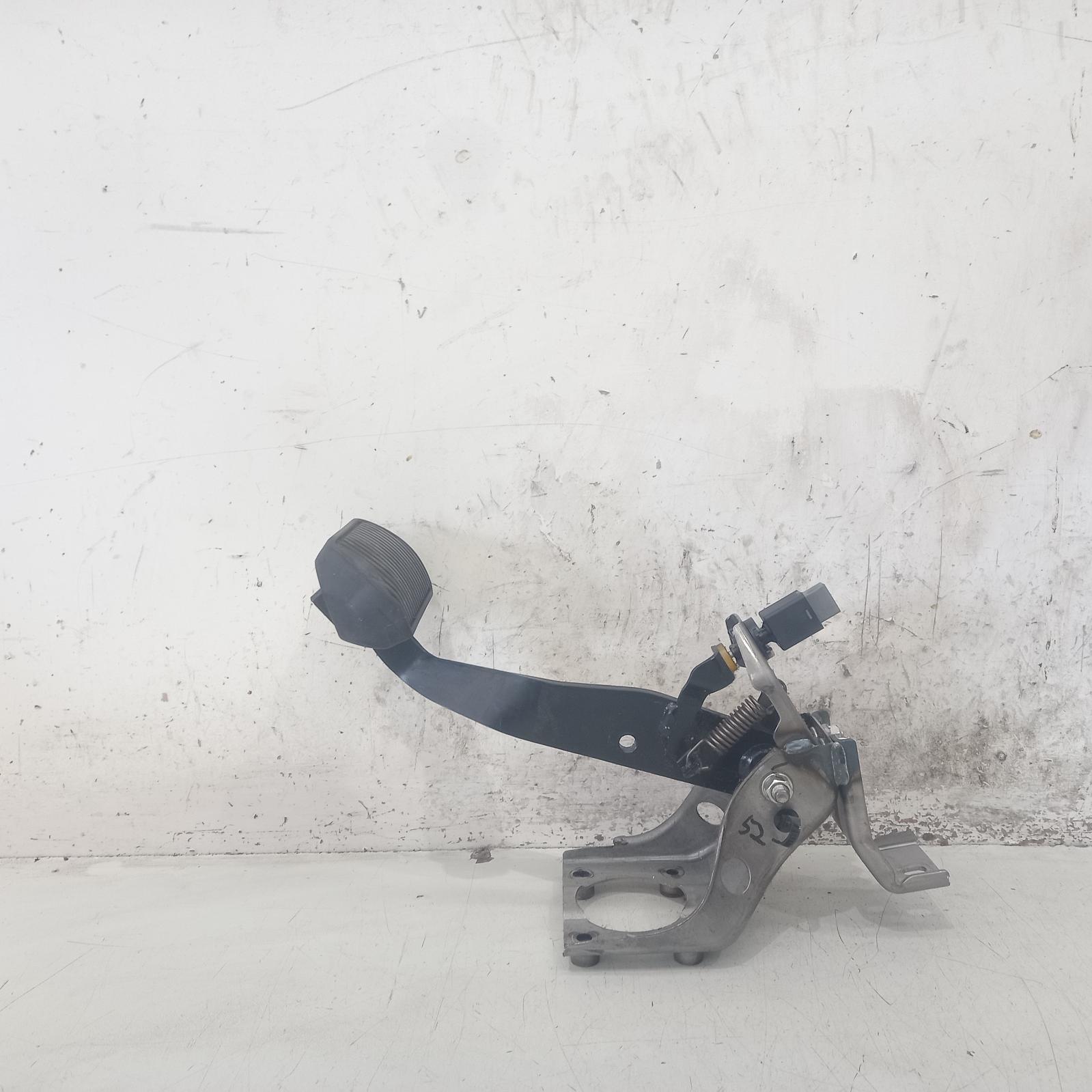 View Auto part Pedal Assembly Hyundai Genesis 2016