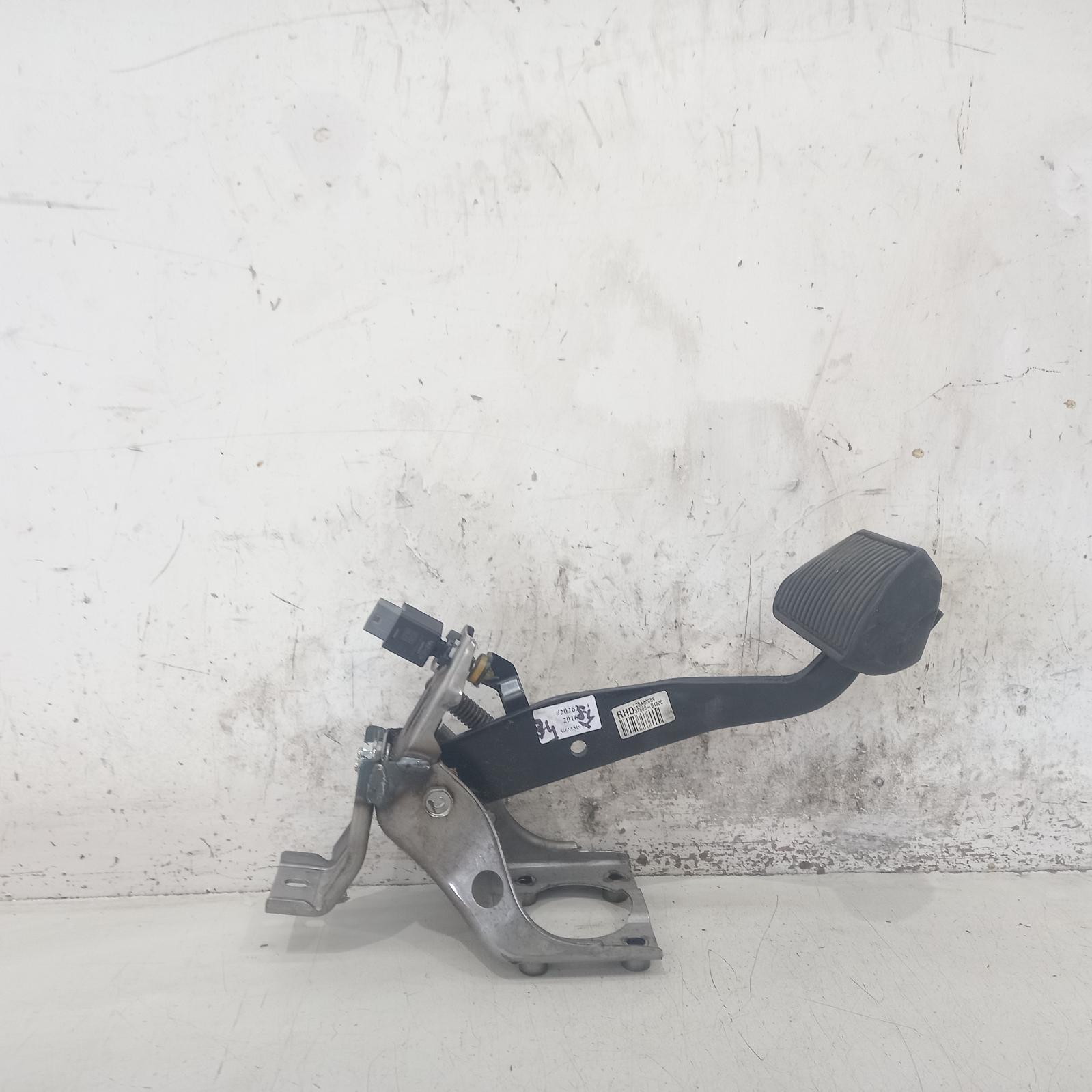 View Auto part Pedal Assembly Hyundai Genesis 2016