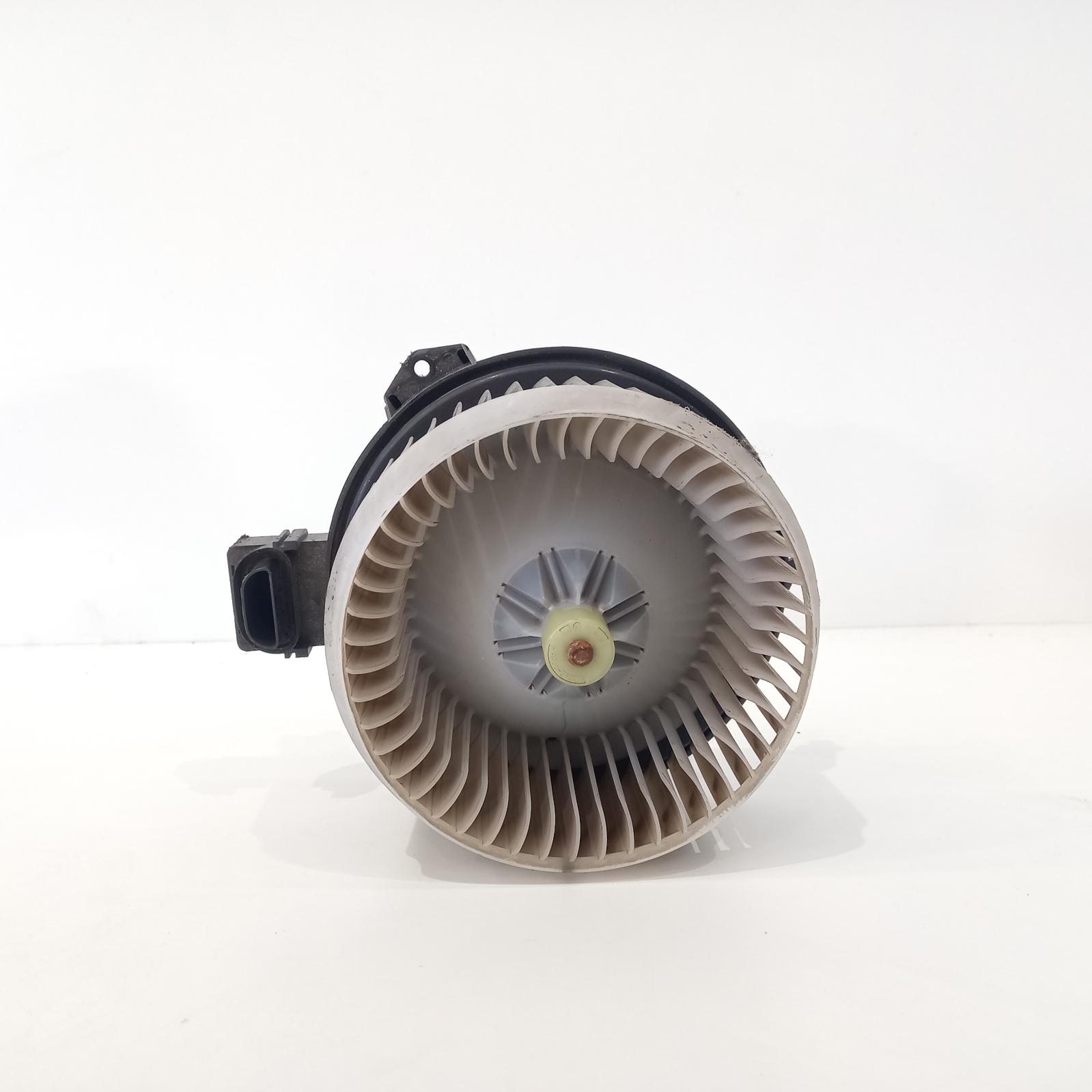 View Auto part Heater Fan Motor Toyota Hilux 2014