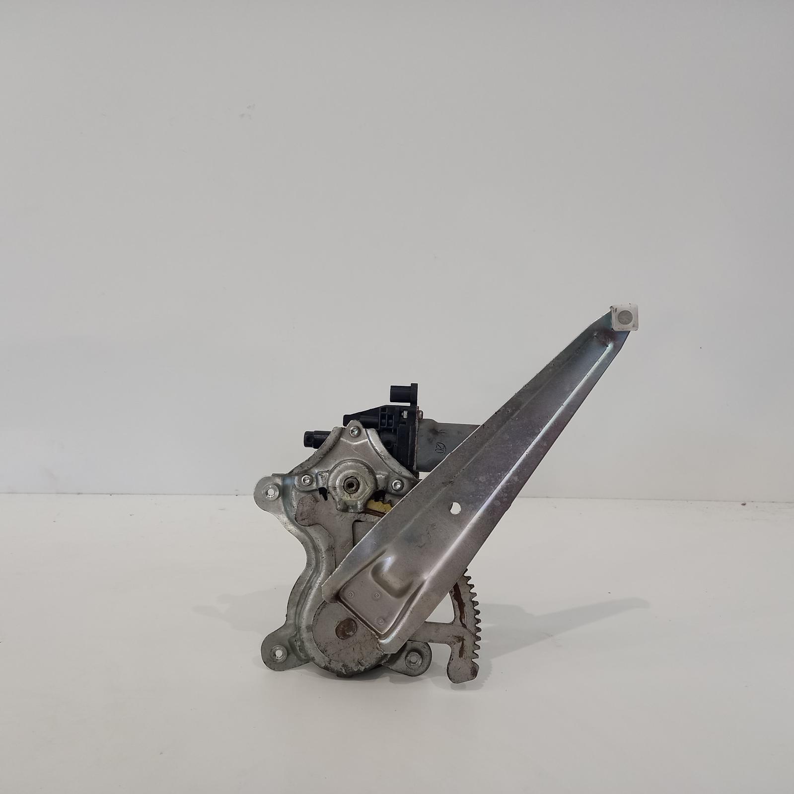 View Auto part Right Rear Wnd Reg/Motor Toyota Hilux 2014