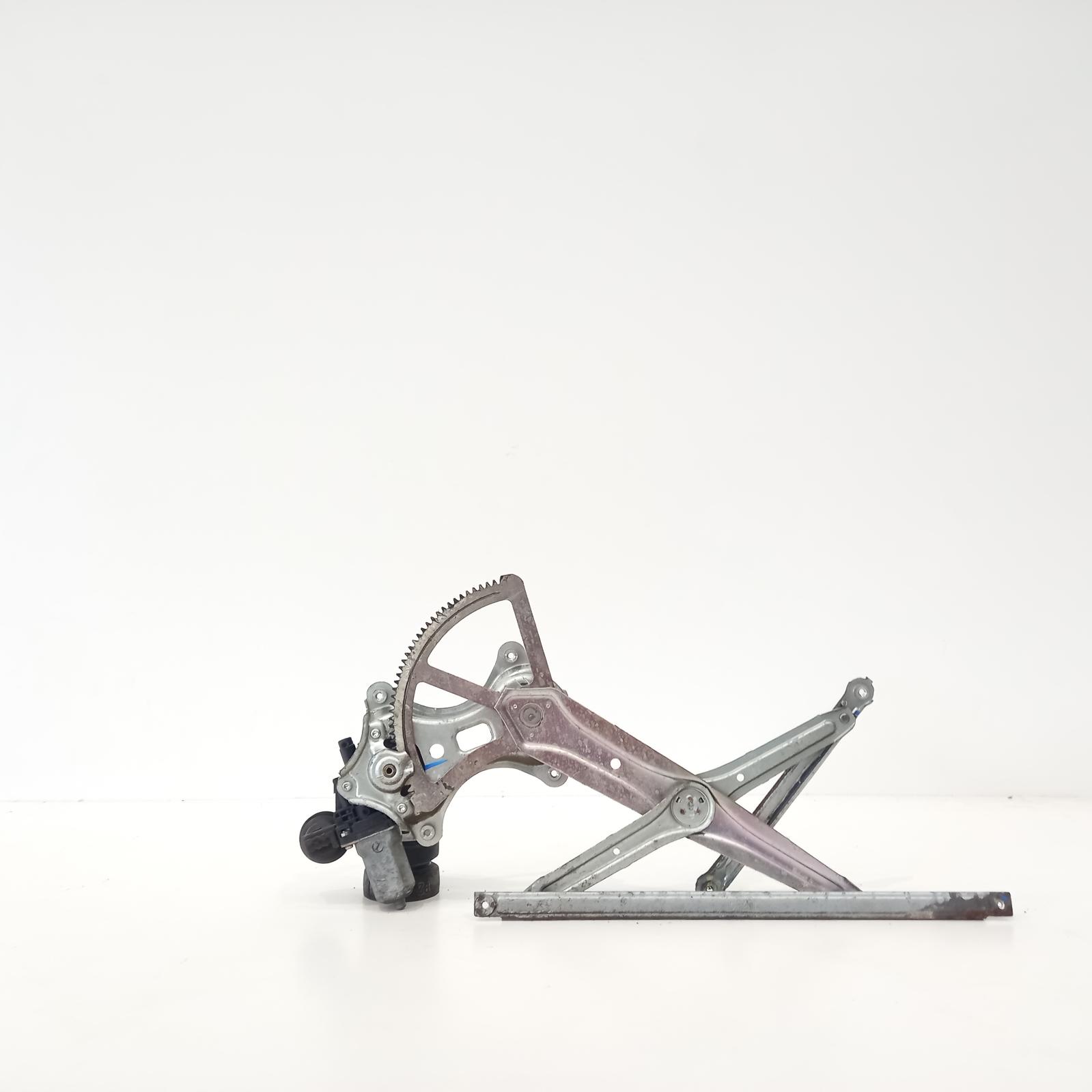 View Auto part Right Front Window Reg/Motor Toyota Hilux 2014