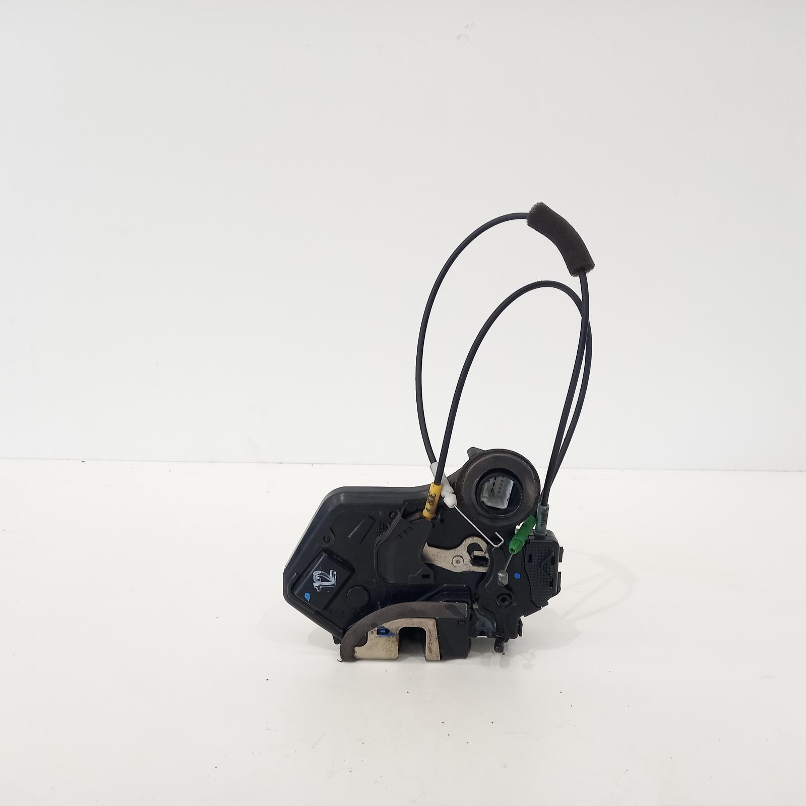 View Auto part Door/Boot/Gate Lock Toyota Hilux 2014