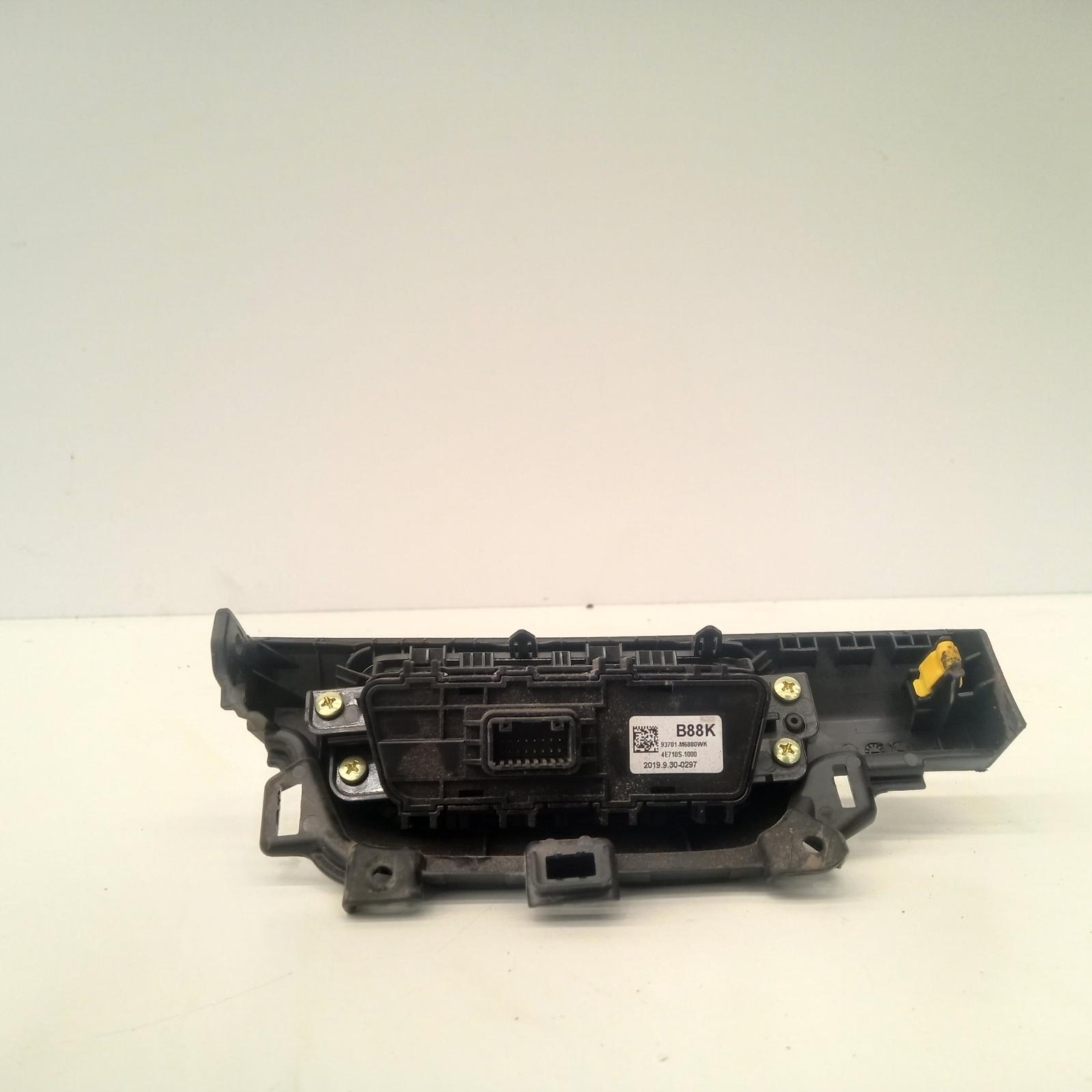View Auto part Misc Switch/Relay Kia Cerato 2019