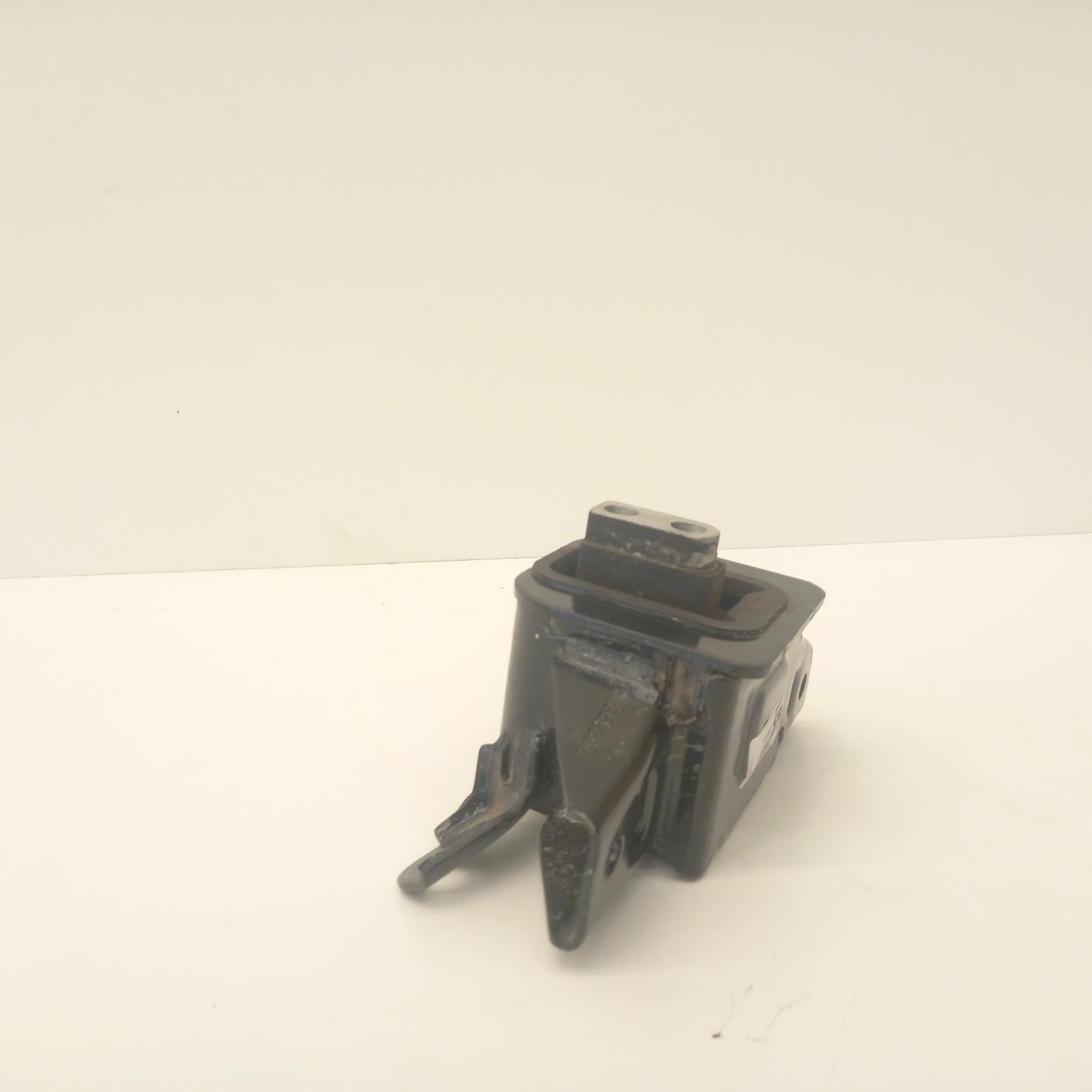 View Auto part Mount Kia Cerato 2019