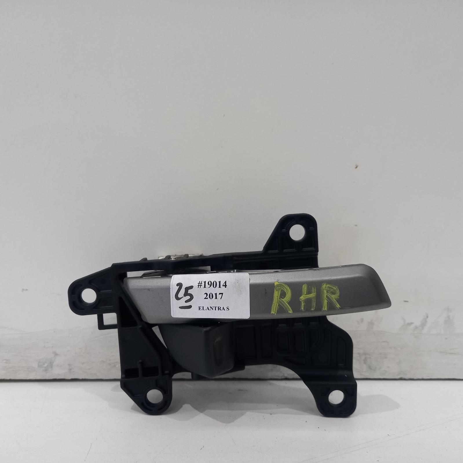 View Auto part Door Handle Hyundai Elantra 2017