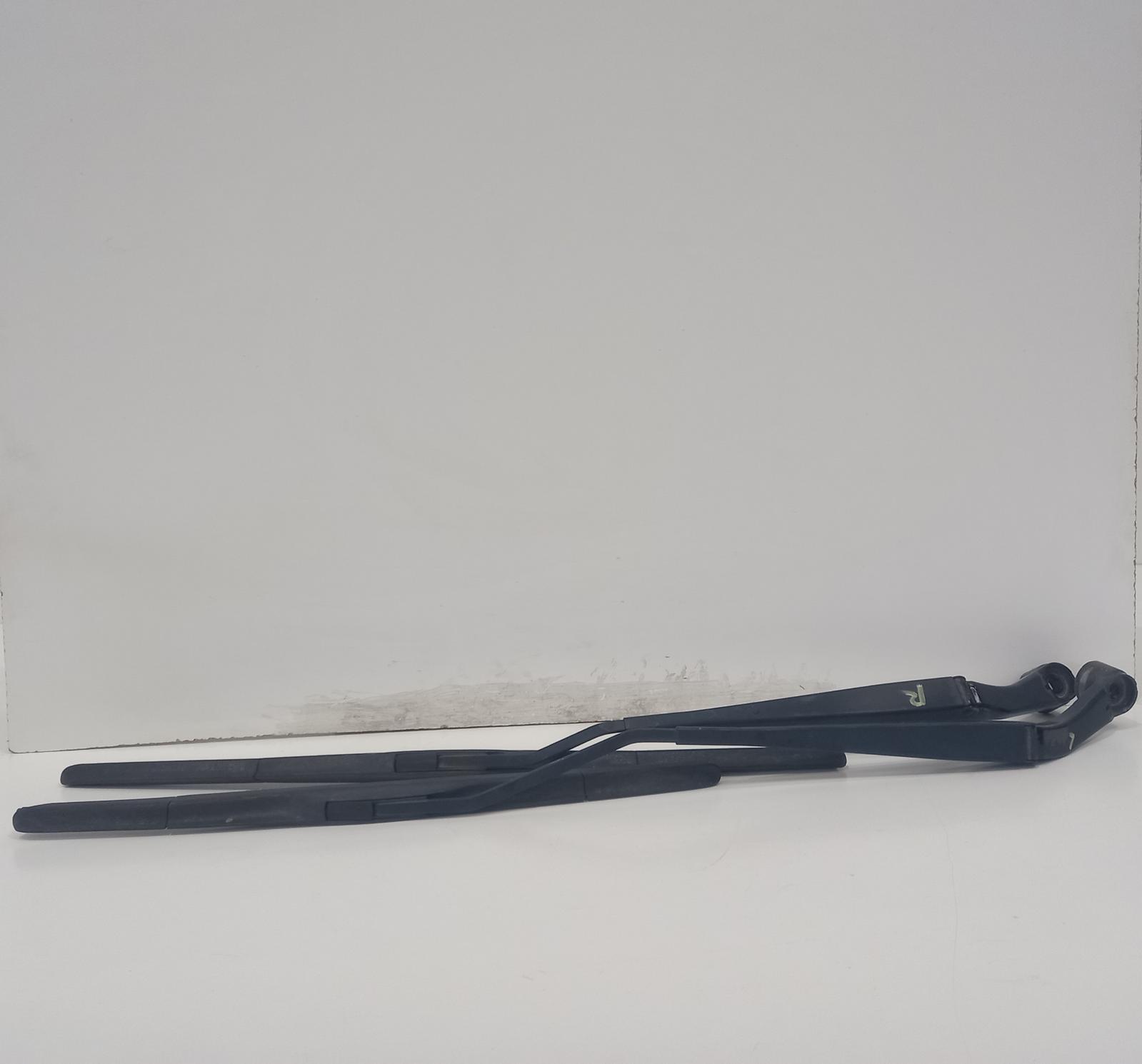 View Auto part Wiper Arm Mitsubishi Triton 2015