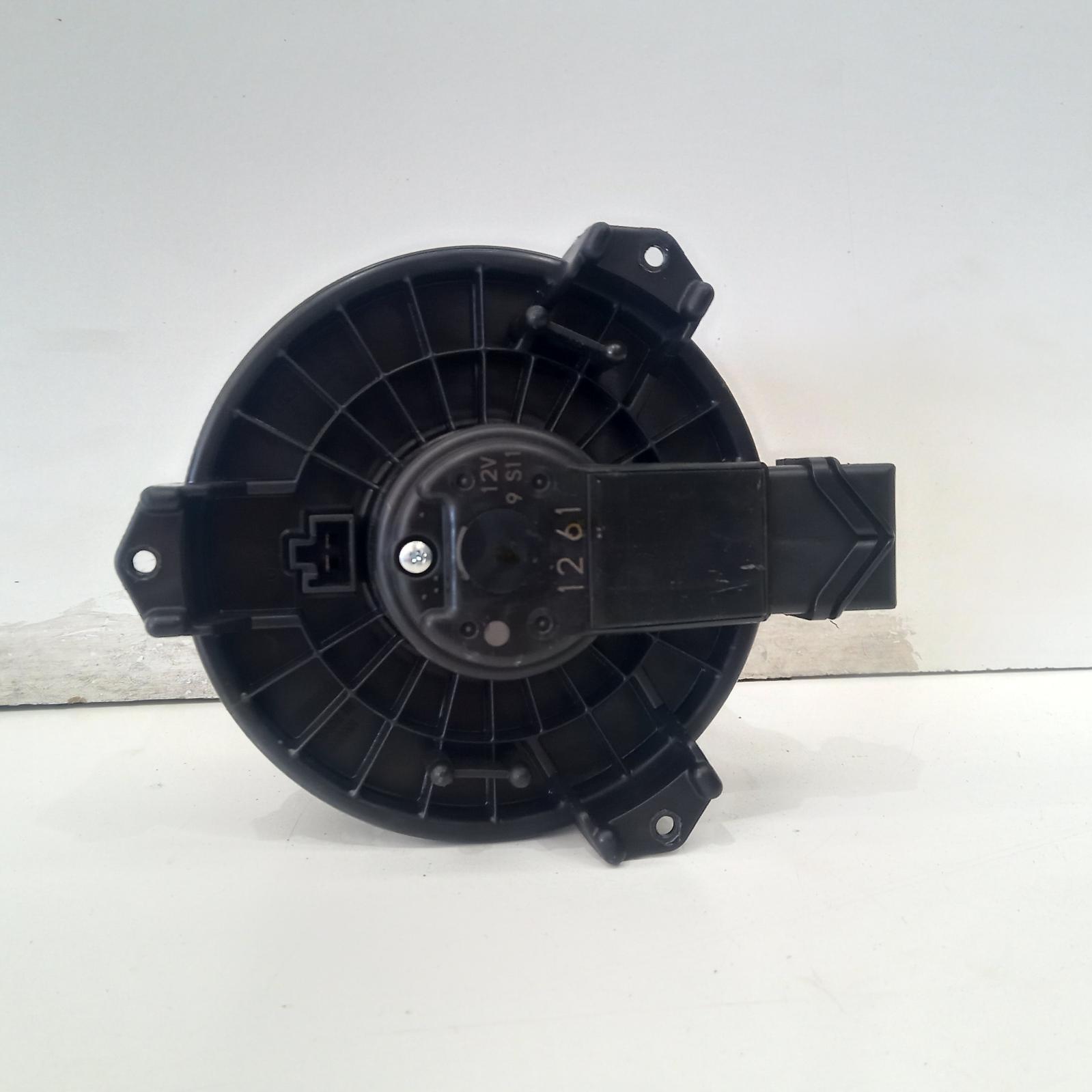 View Auto part Heater Fan Motor Toyota Yaris 2015