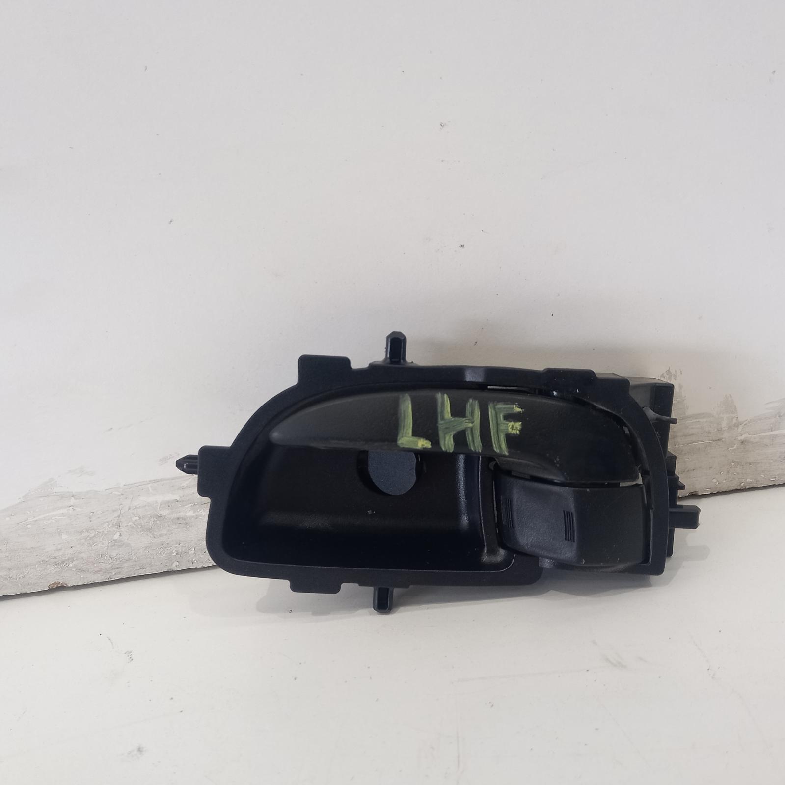 View Auto part Door Handle Toyota Yaris 2015