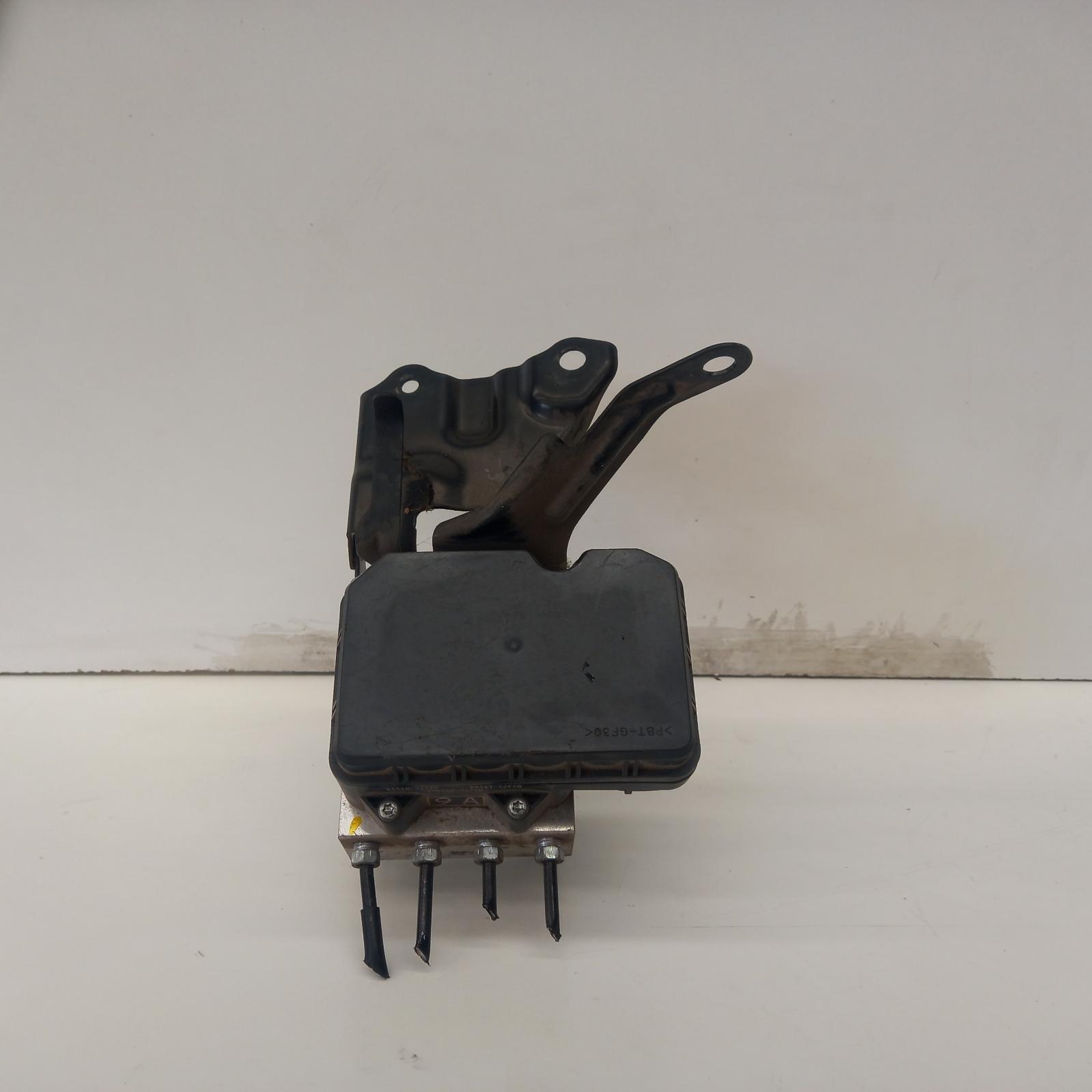 2015 Toyota Yaris Abs Pump/Modulator View Auto part Abs Pump/Modulator Toyota Yaris 2015