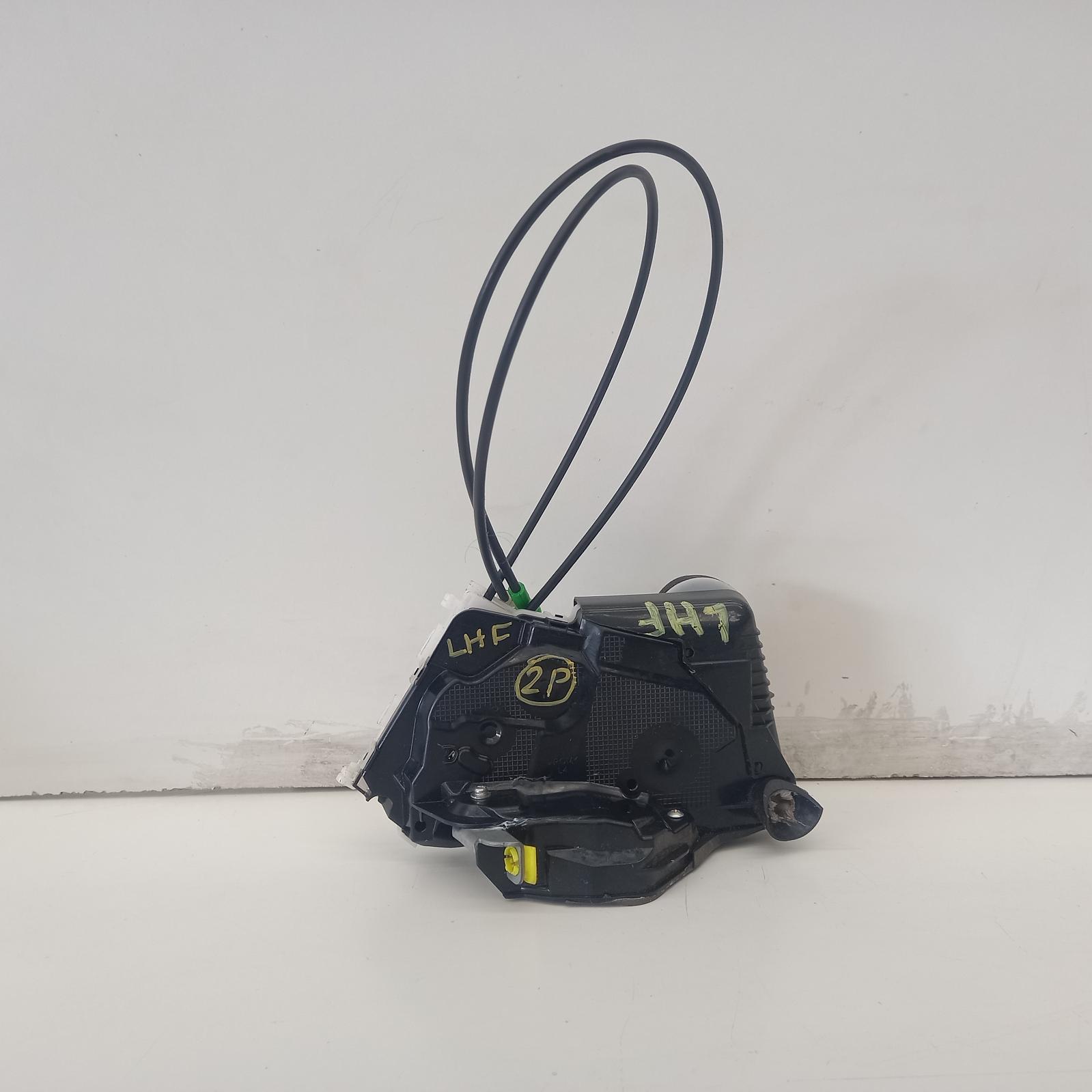 View Auto part Door/Boot/Gate Lock Toyota Yaris 2015