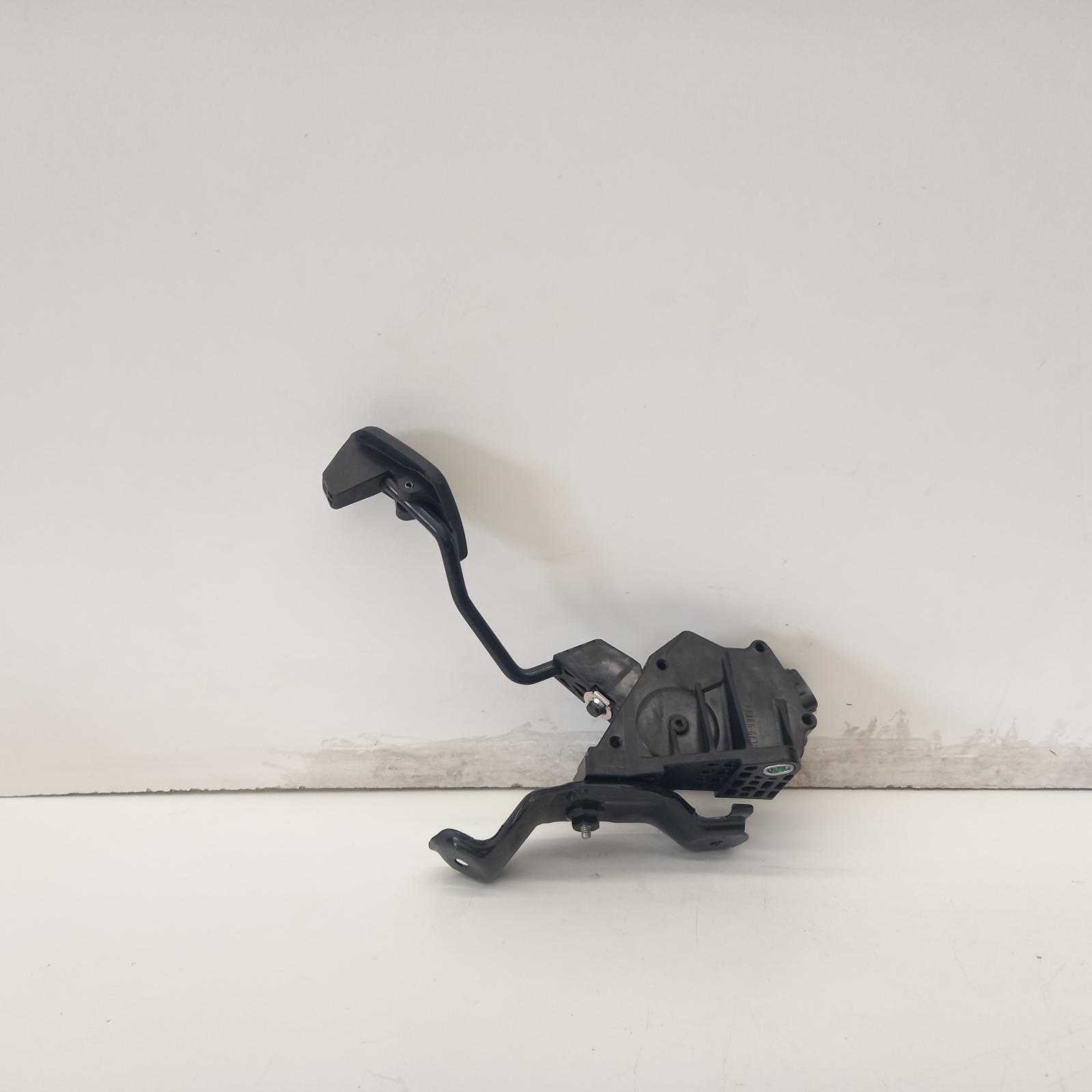 View Auto part Pedal Assembly Toyota Yaris 2015