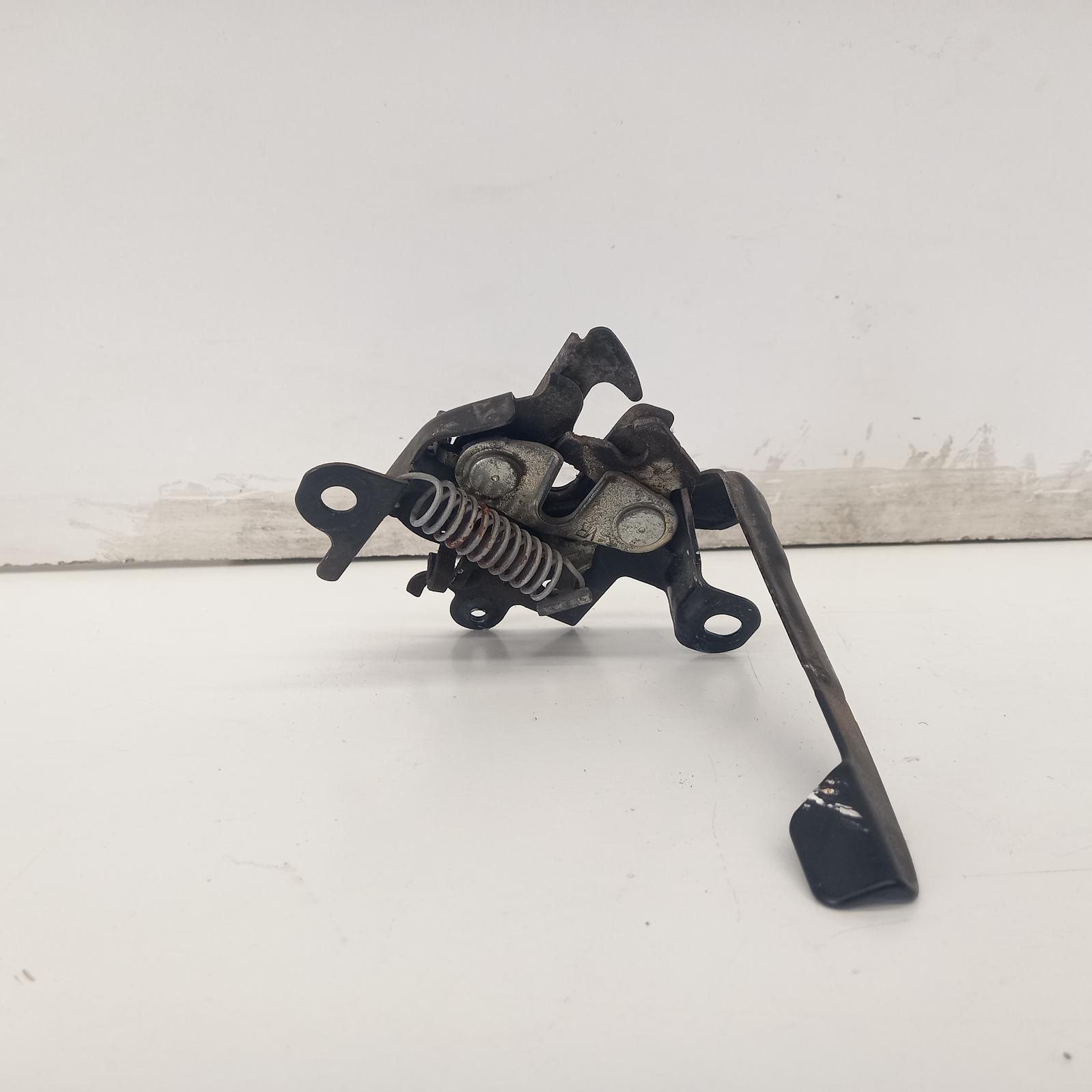 View Auto part Bonnet Lock/Support Toyota Yaris 2015