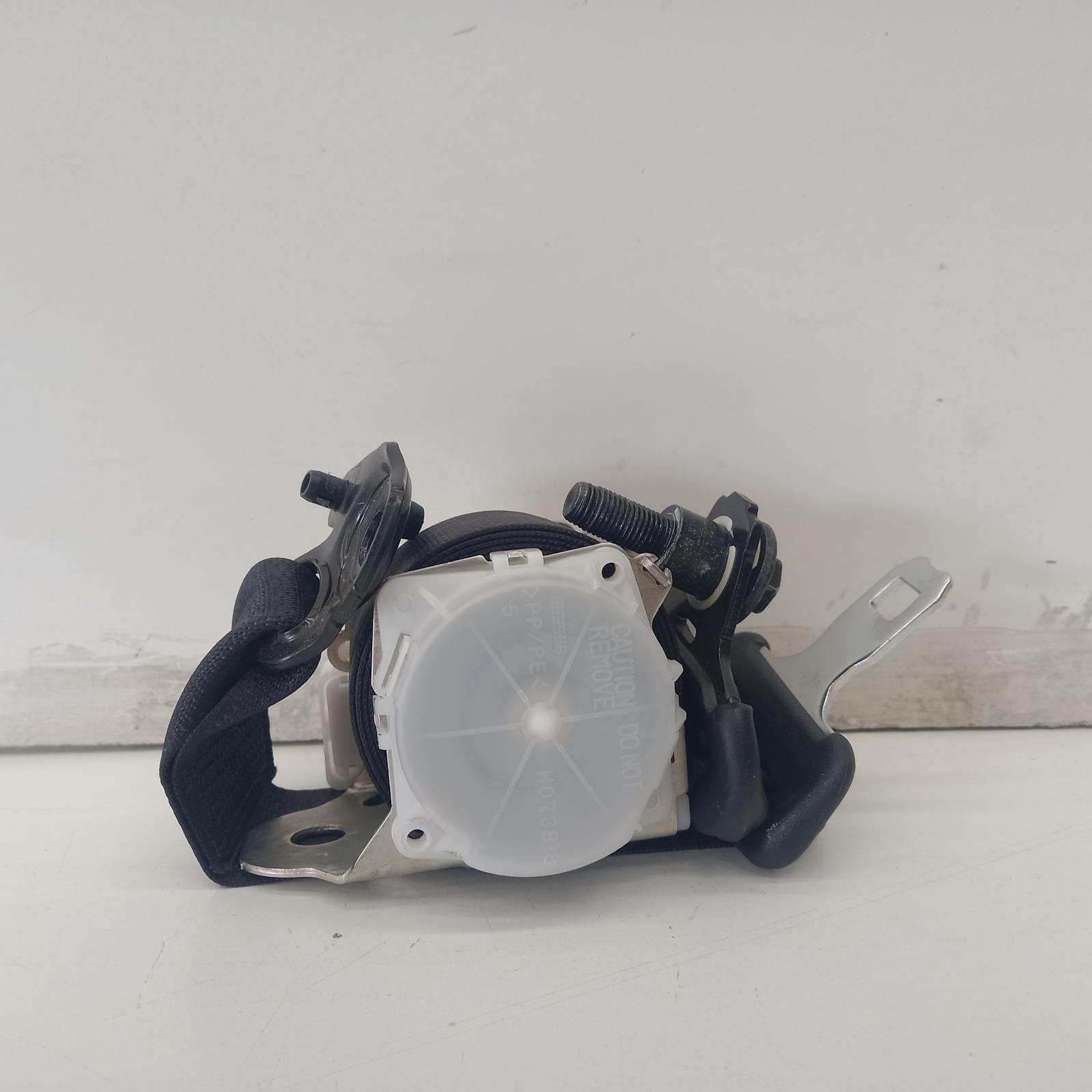 View Auto part Seatbelt/Stalk Toyota Yaris 2015