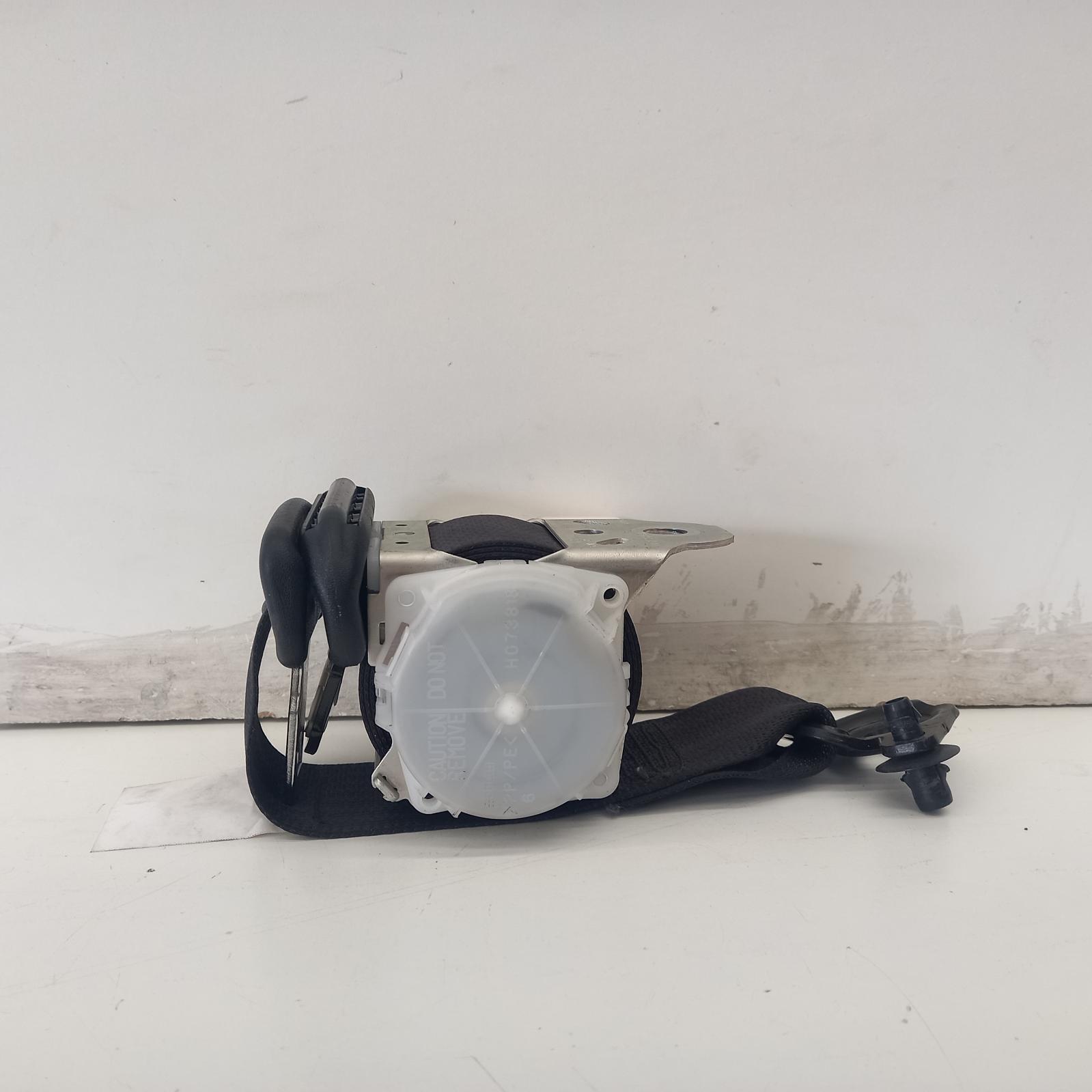 View Auto part Seatbelt/Stalk Toyota Yaris 2015