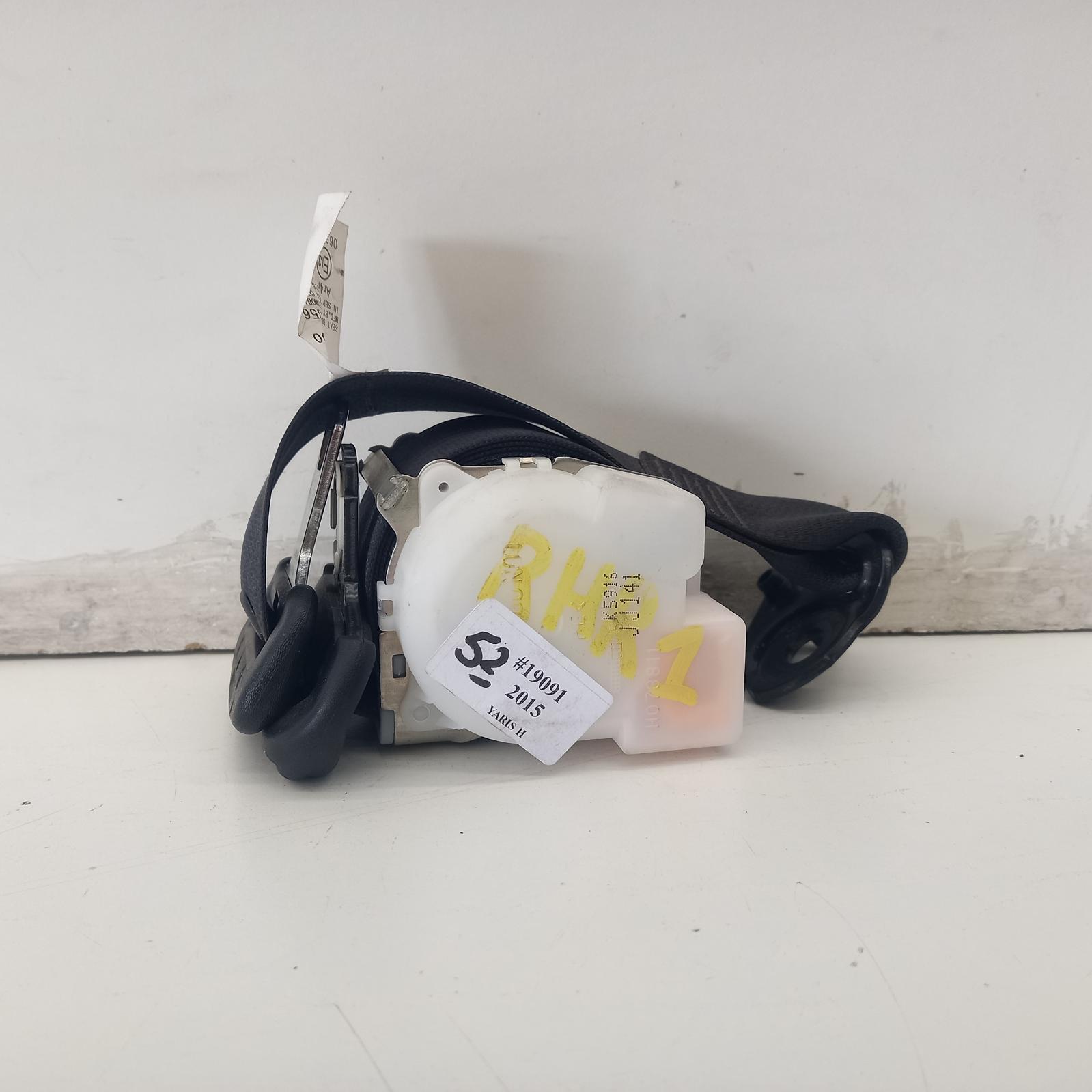 View Auto part Seatbelt/Stalk Toyota Yaris 2015