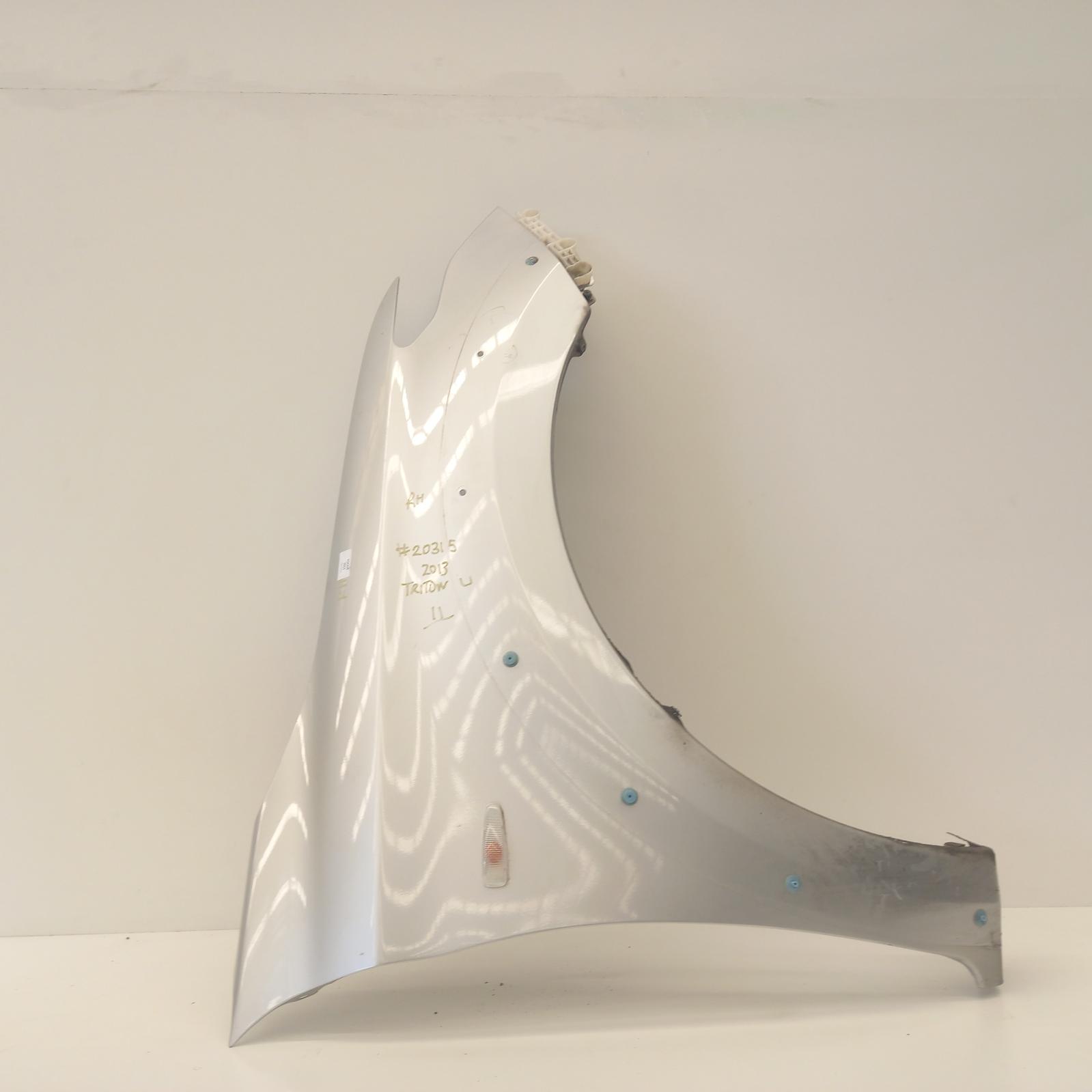 View Auto part Right Guard Mitsubishi Triton 2015