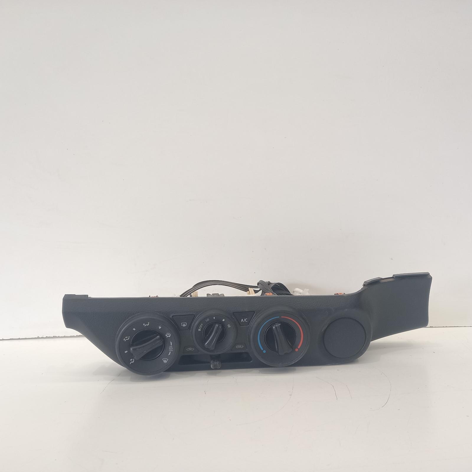 View Auto part Heater/Ac Controls Toyota Hilux 2016