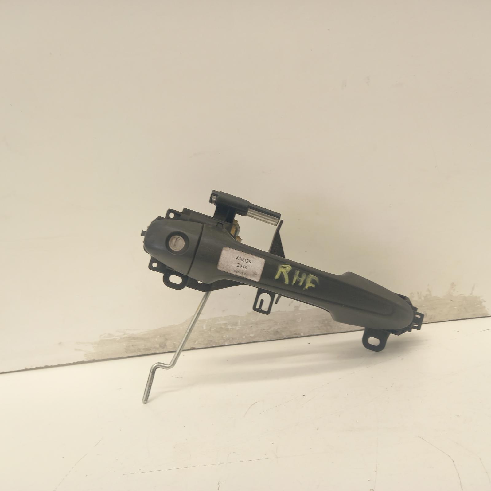 View Auto part Door Handle Toyota Hilux 2016