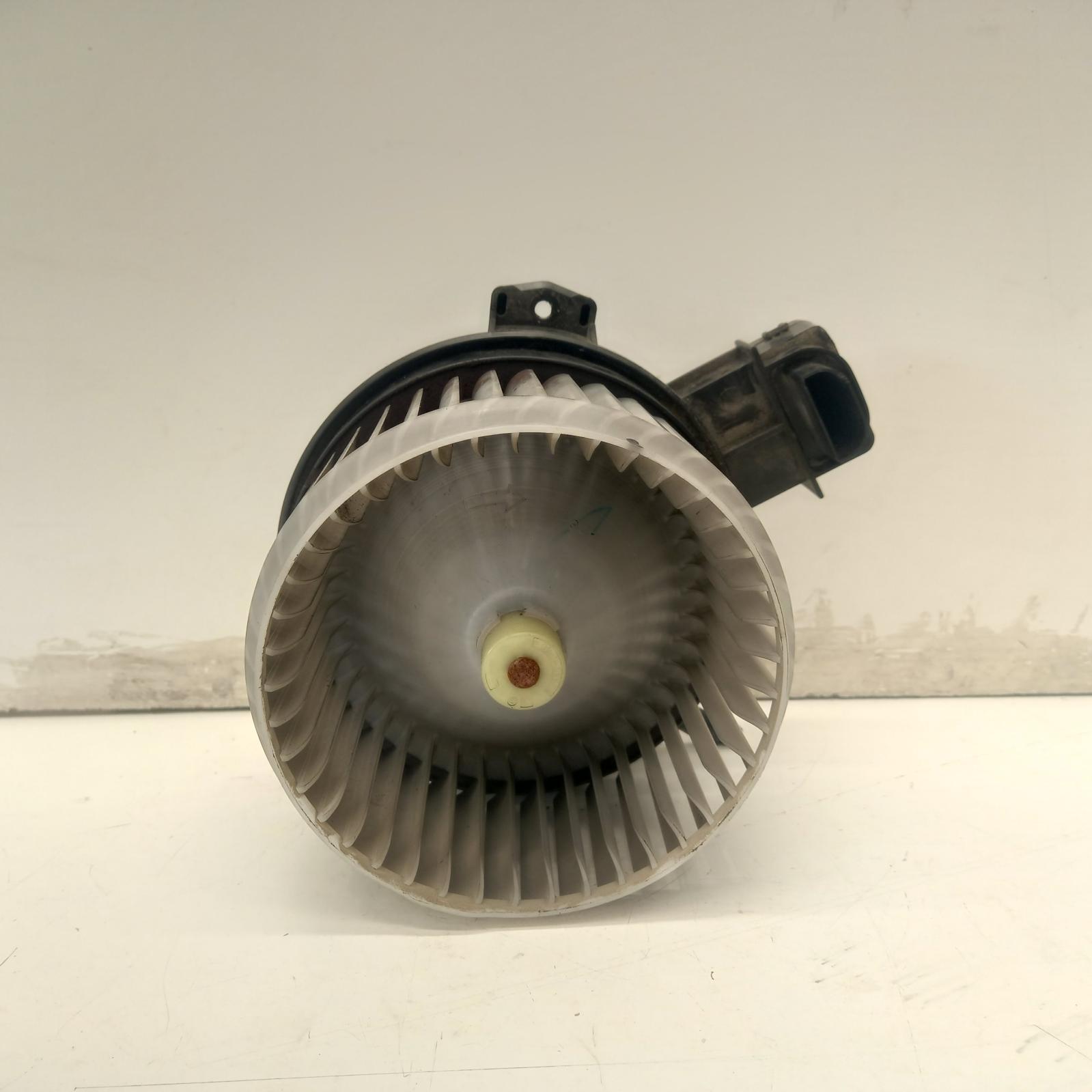 View Auto part Heater Fan Motor Toyota Hilux 2016
