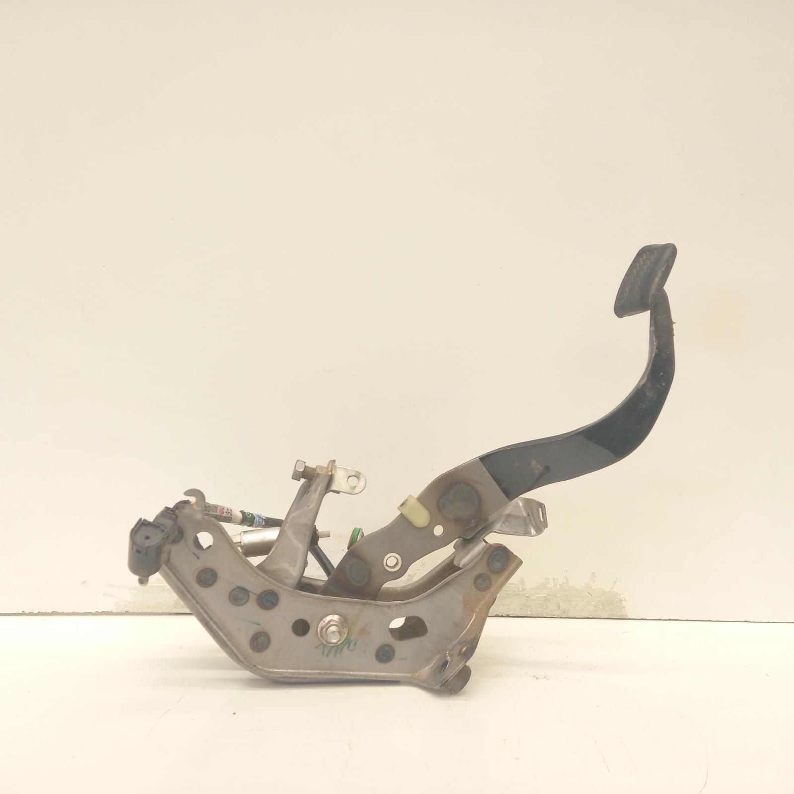 View Auto part Pedal Assembly Toyota Hilux 2016