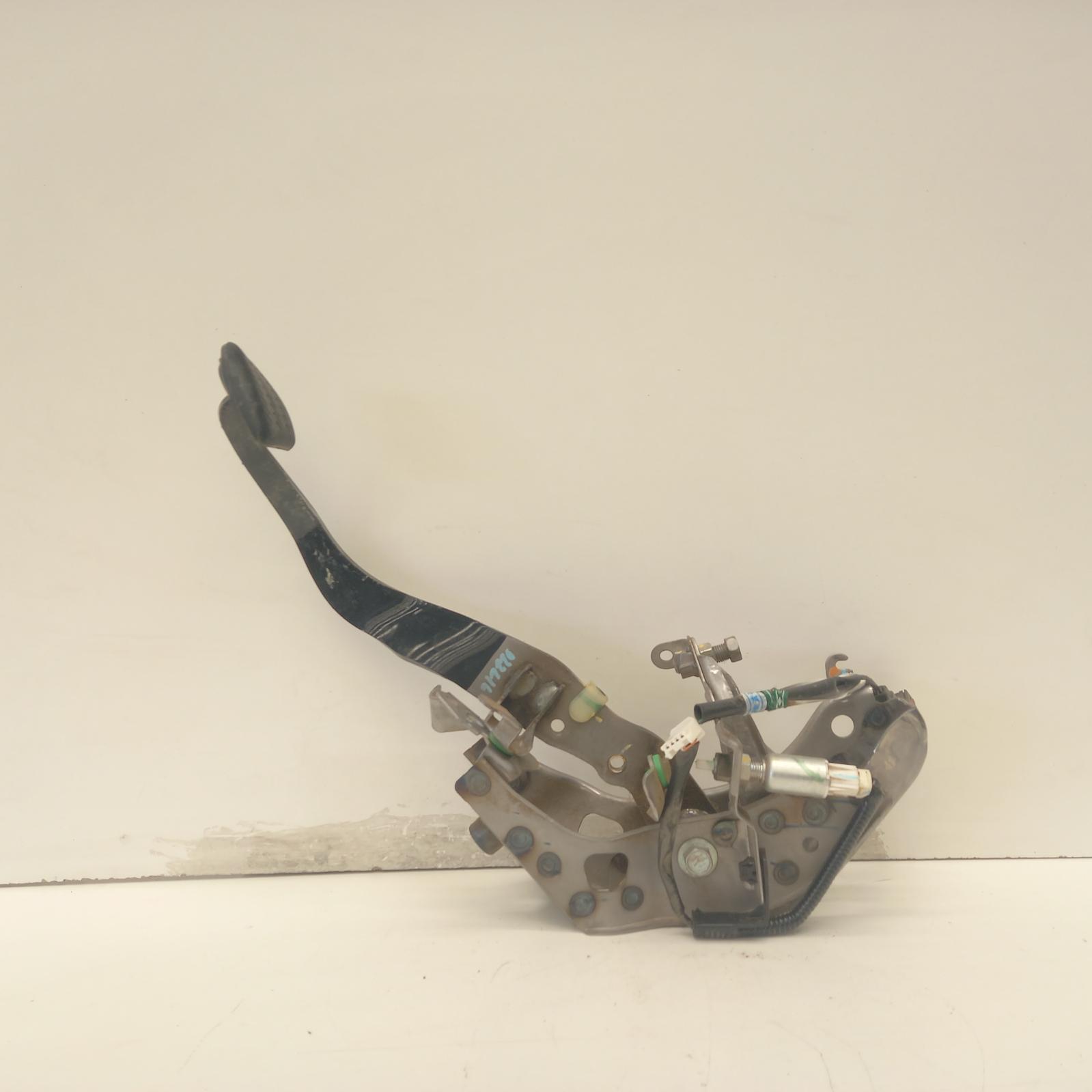 View Auto part Pedal Assembly Toyota Hilux 2016