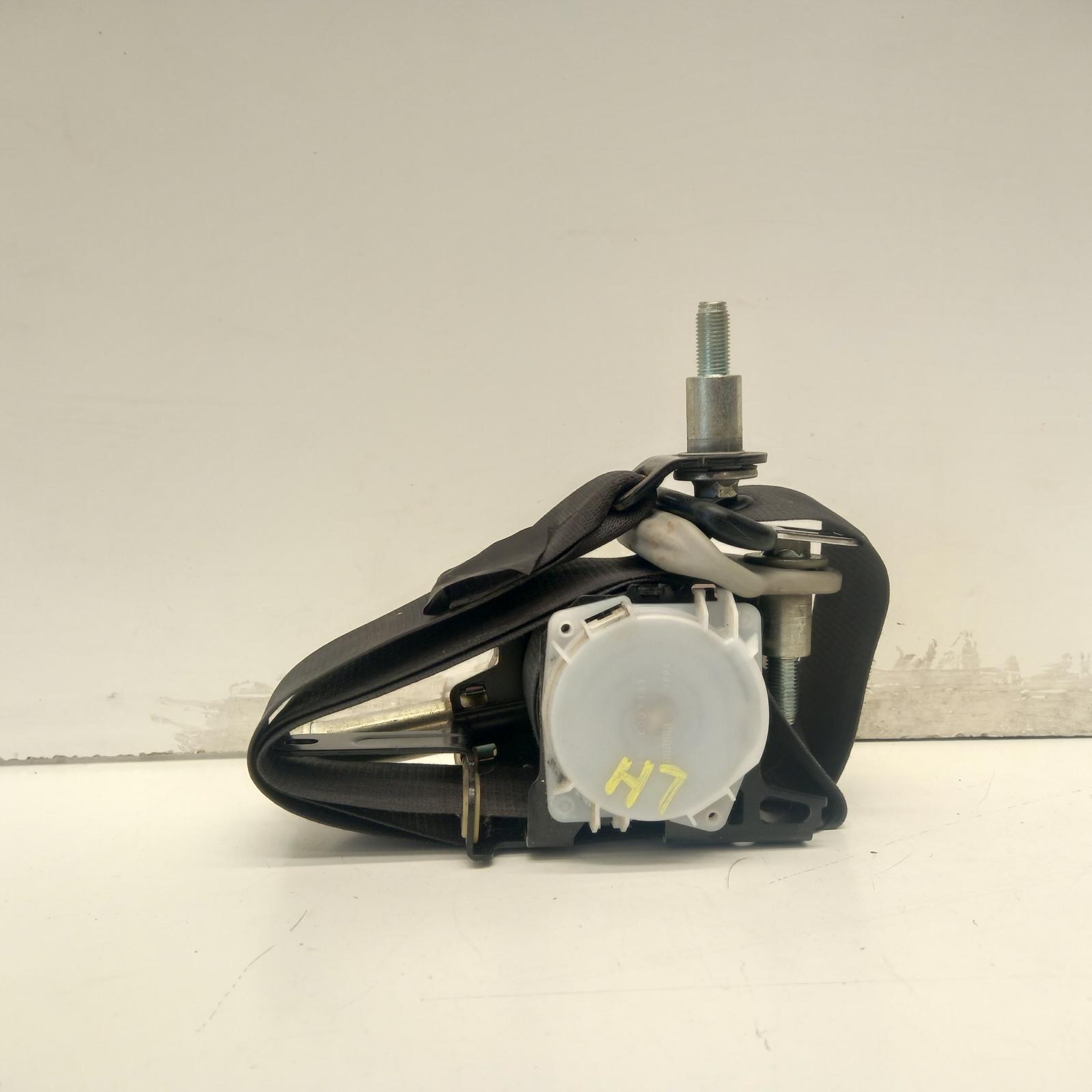 View Auto part Seatbelt/Stalk Toyota Hilux 2016